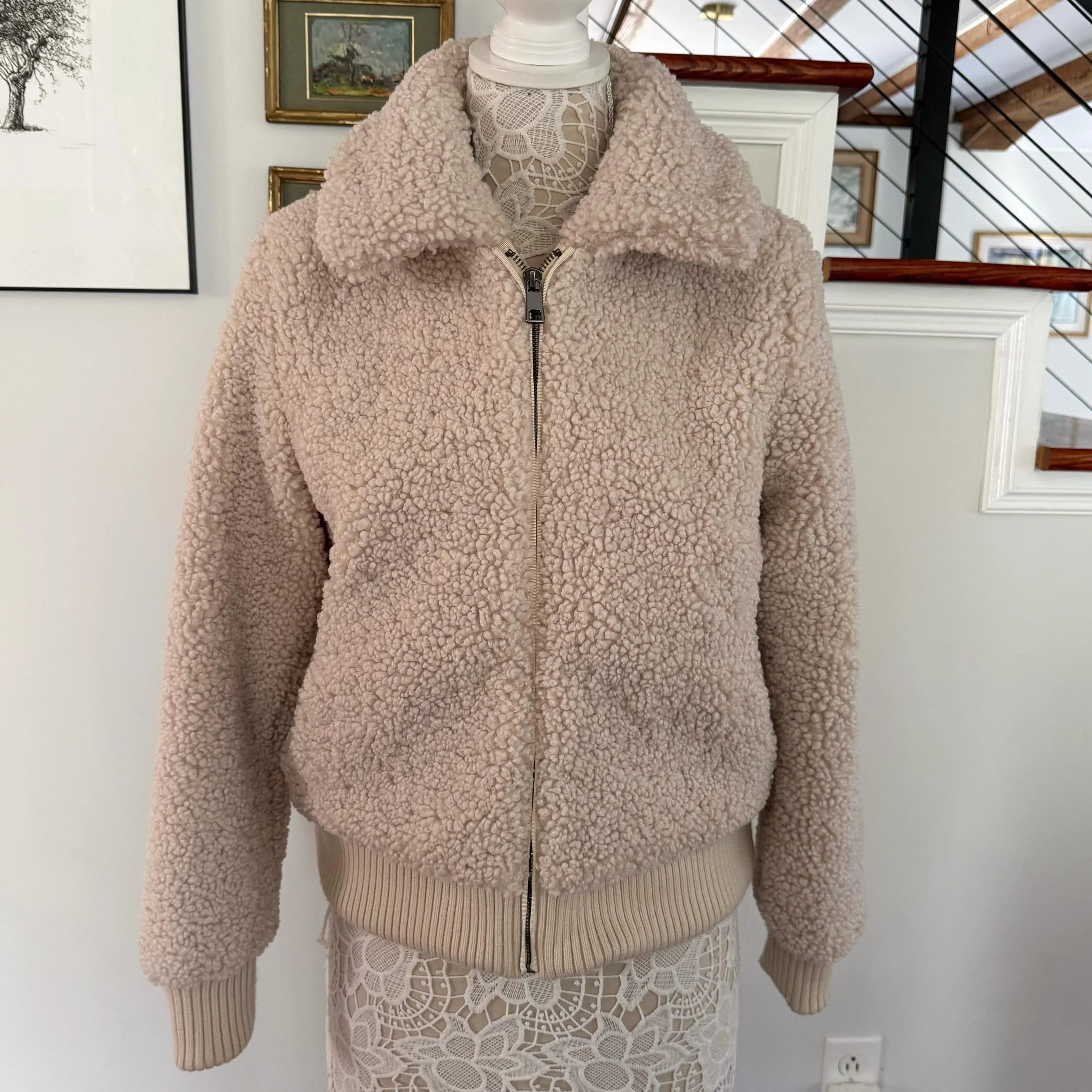 BR teddy 🧸 zip up jacket. 
S * $60
.
.
$8 shipping continental US
Free shipping for purchases over $100
.
.
FOLLOW OUR BACKUP ACCOUNT: @seaagainconsignment