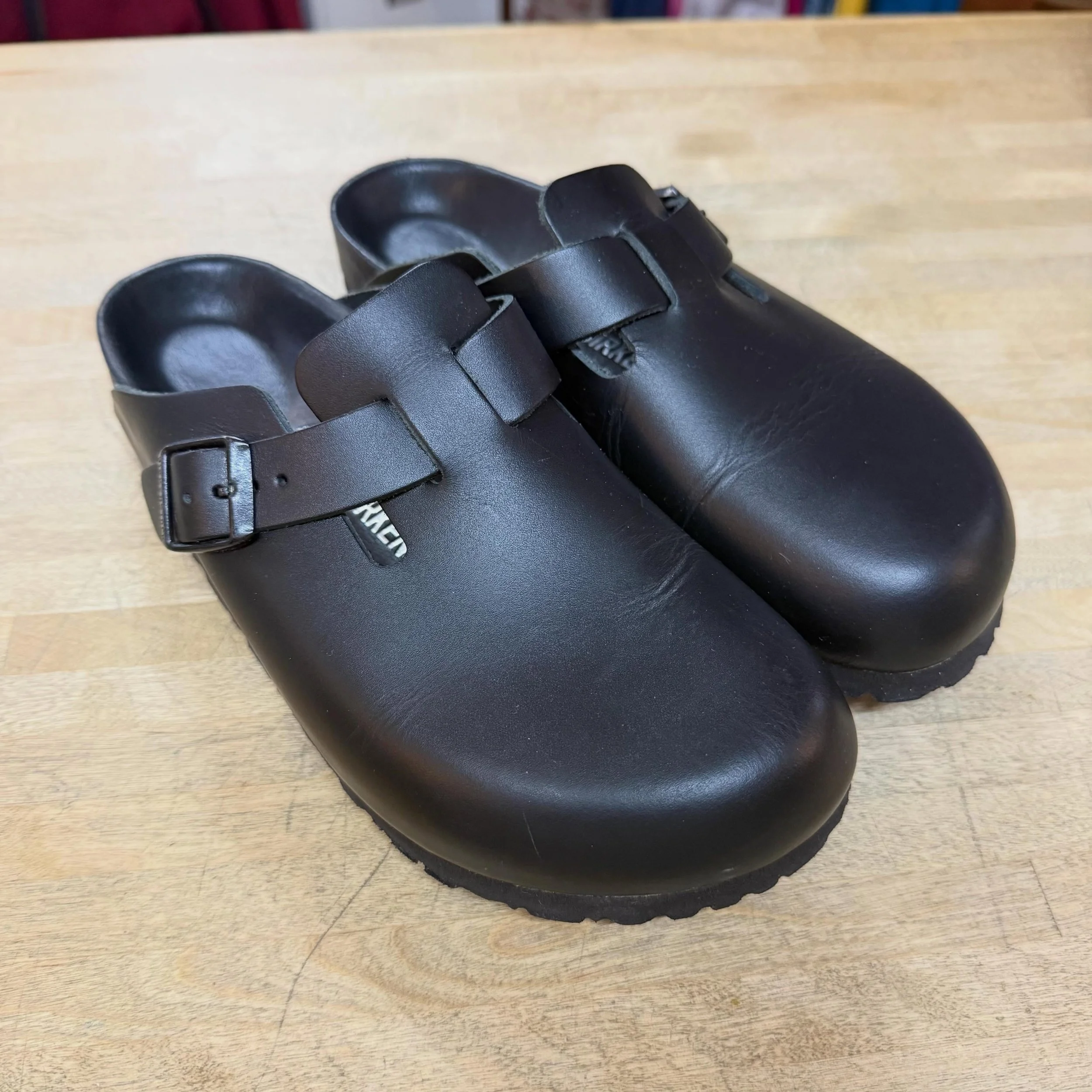 Like 🆕 Birks Boston 🖤 Sz 38 * $60
.
.
$8 shipping continental US
Free shipping for purchases over $100
.
.
FOLLOW OUR BACKUP ACCOUNT: @seaagainconsignment