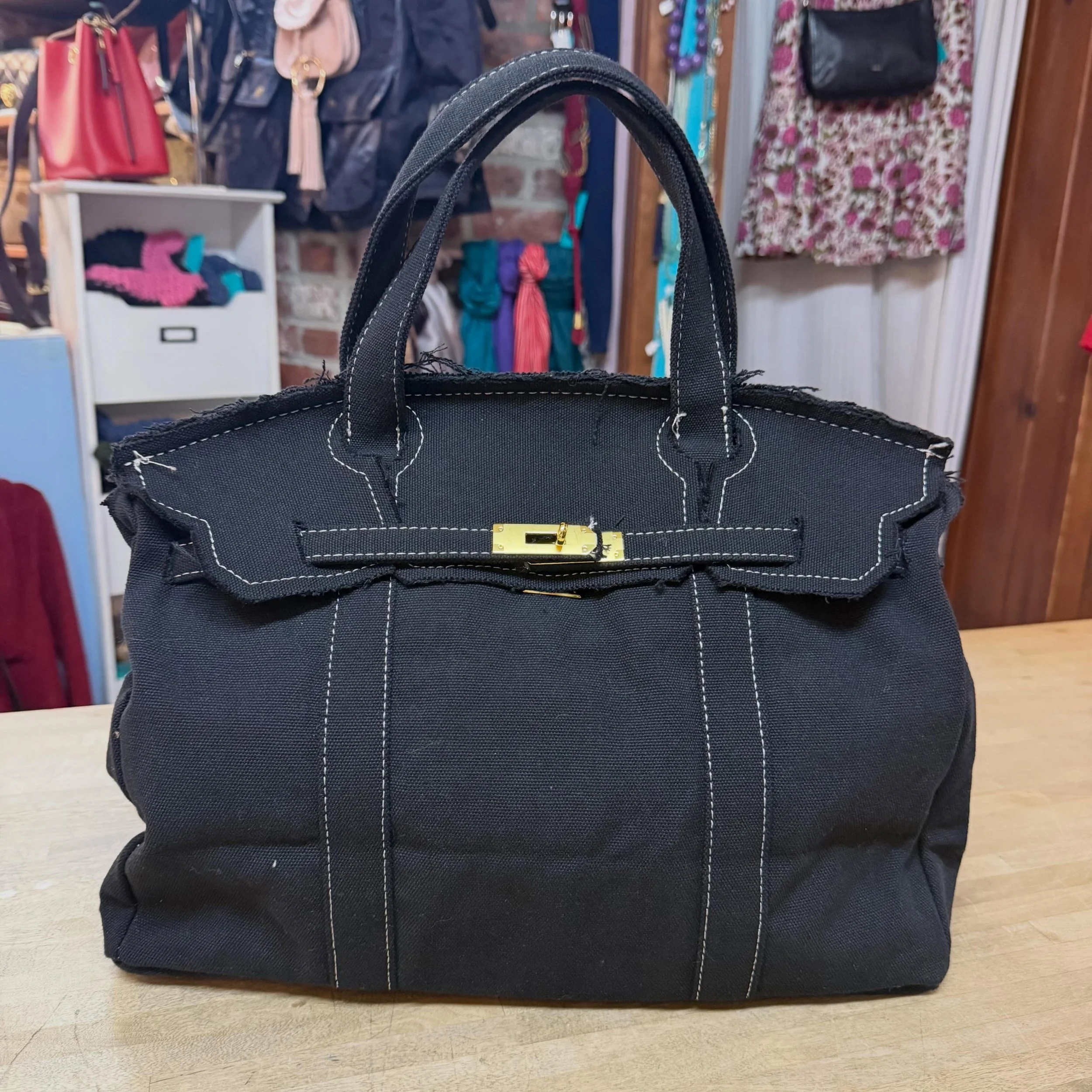 Who remembers the viral Boatkin bag?
Your chance to get one!!