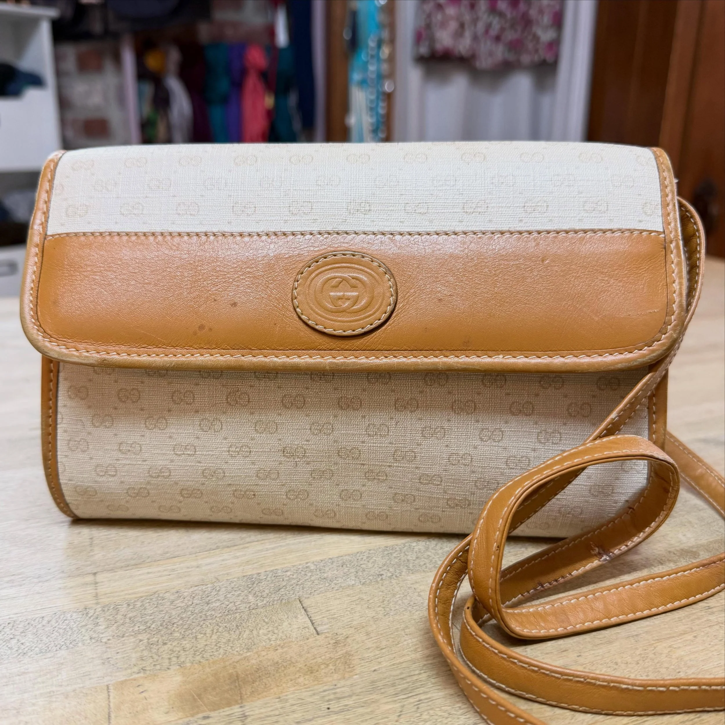 Vintage micro GG monogram crossbody. The strap is removable and can be used as a clutch. 
Dm for more info