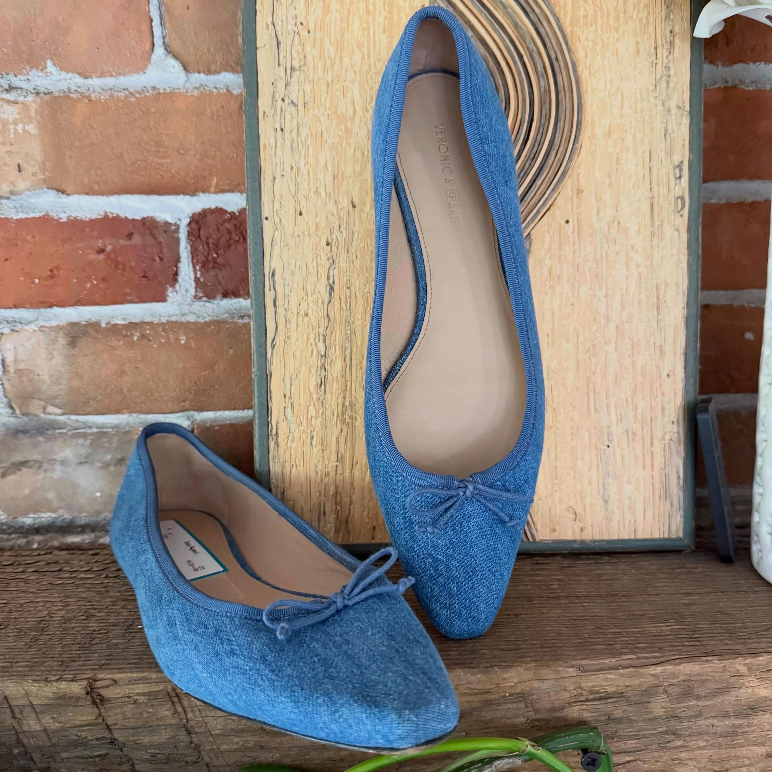 V. Beard Catherine denim flats. 
Sz 8 * $80
.
.
$8 shipping continental US
Free shipping for purchases over $100
.
.
FOLLOW OUR BACKUP ACCOUNT: @seaagainconsignment