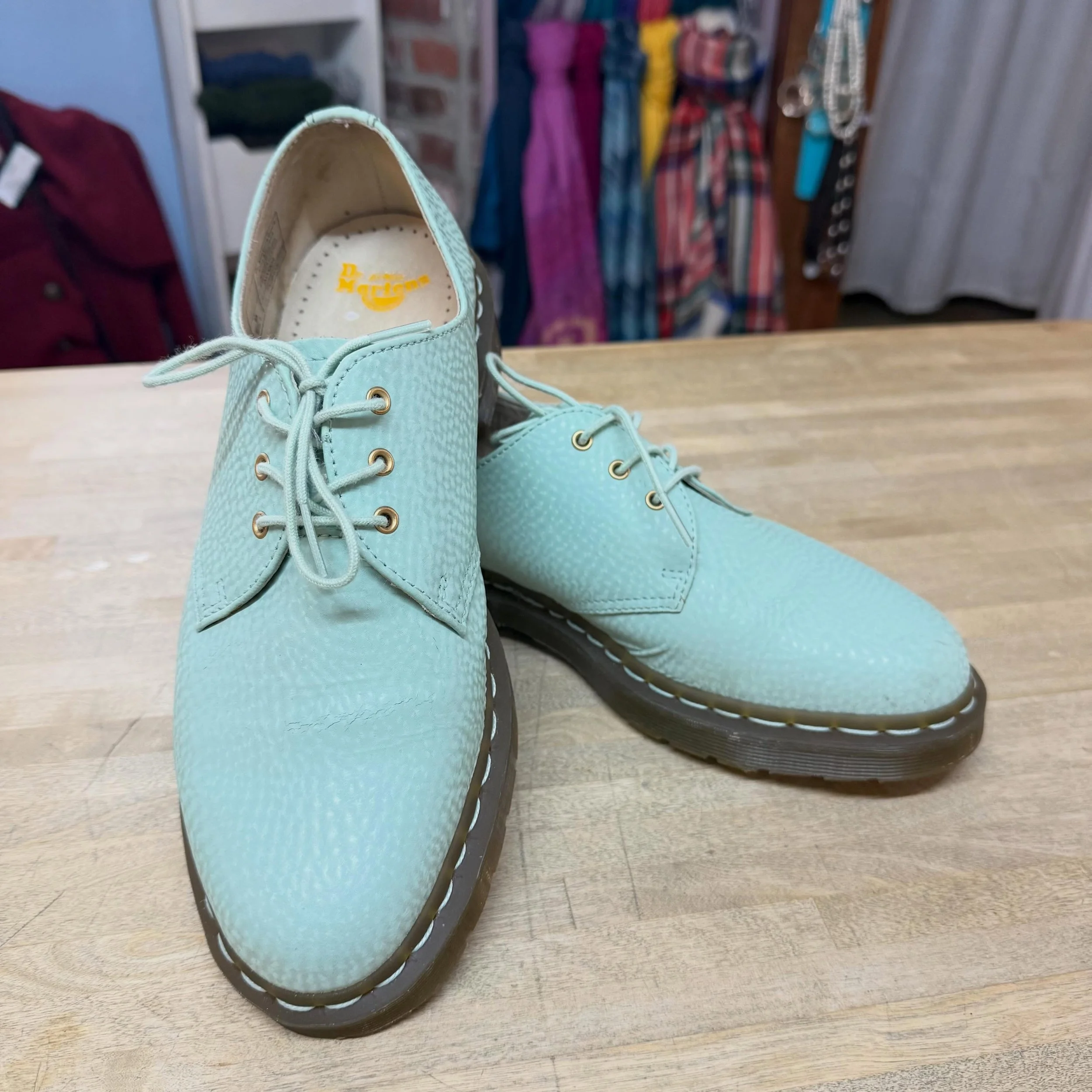 That color 😍😍
Sz 9 * $85
.
.
$8 shipping continental US
Free shipping for purchases over $100
.
.
FOLLOW OUR BACKUP ACCOUNT: @seaagainconsignment