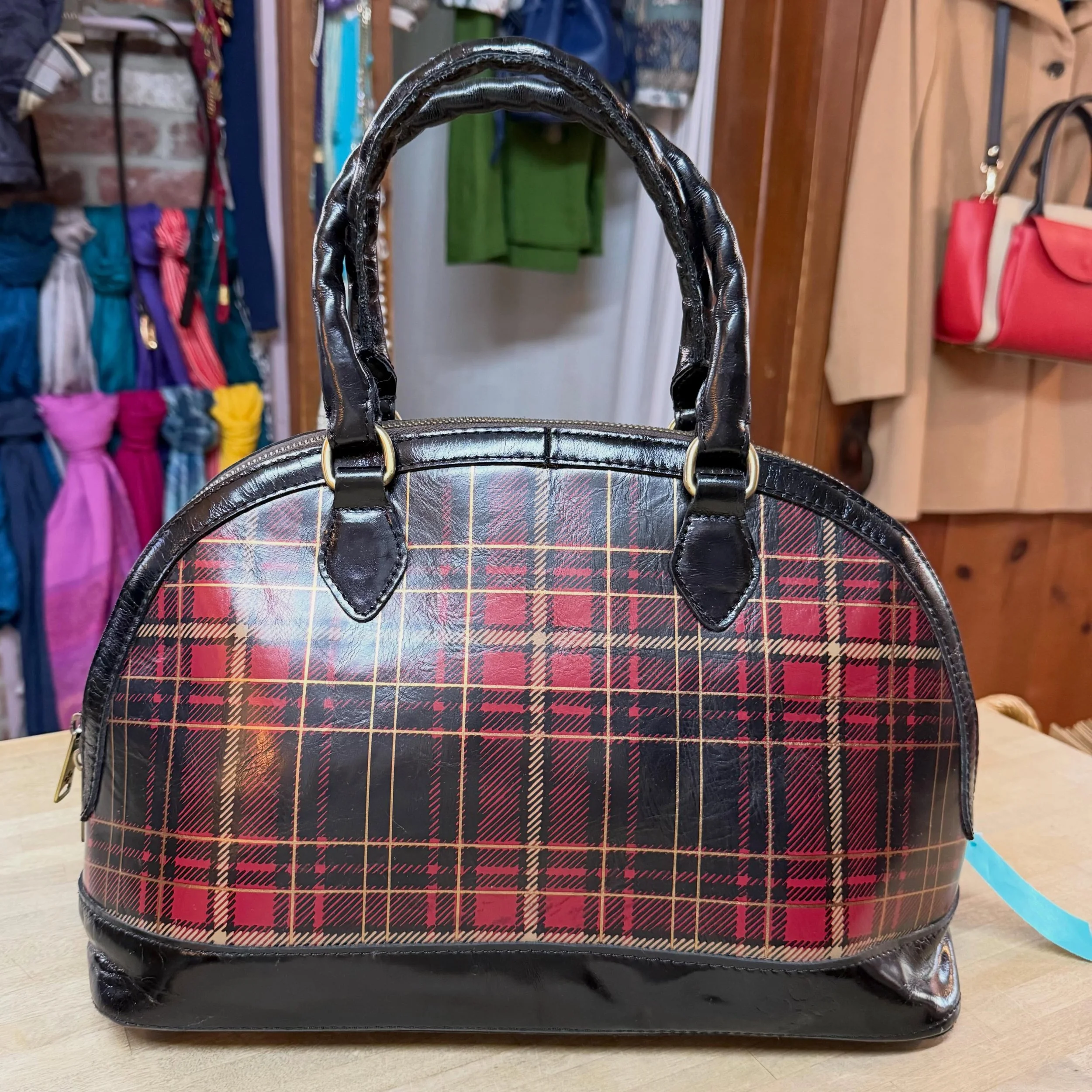 Stop searching for you&rsquo;re new holiday bag! I have it here waiting for you ❣️
P. Nash * $90
.
.
$8 shipping continental US
Free shipping for purchases over $100
.
.
FOLLOW OUR BACKUP ACCOUNT: @seaagainconsignment