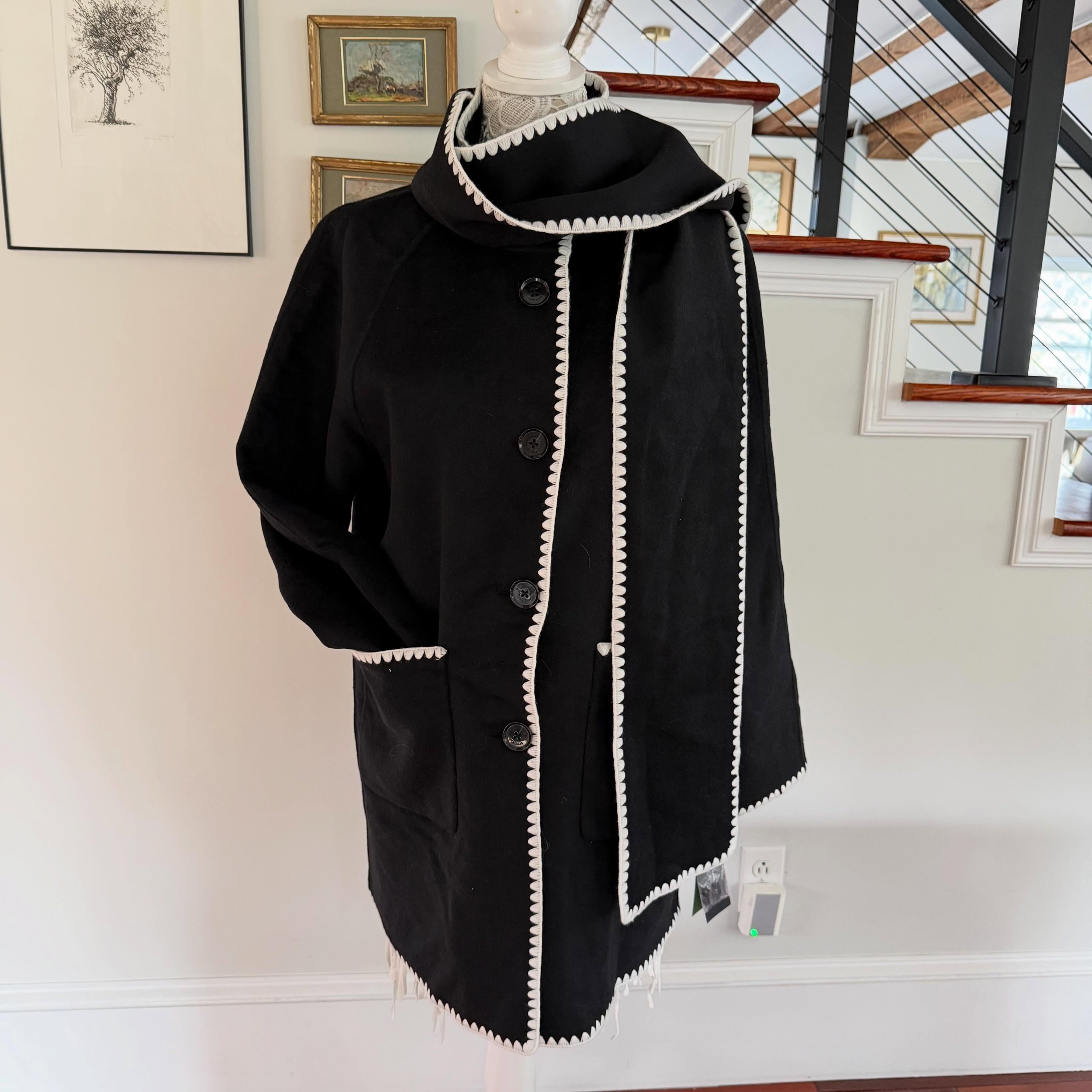 🆕 K. Spade &spades;️ jacket with matching scarf 
M * $145
.
.
$8 shipping continental US
Free shipping for purchases over $100
.
.
FOLLOW OUR BACKUP ACCOUNT: @seaagainconsignment