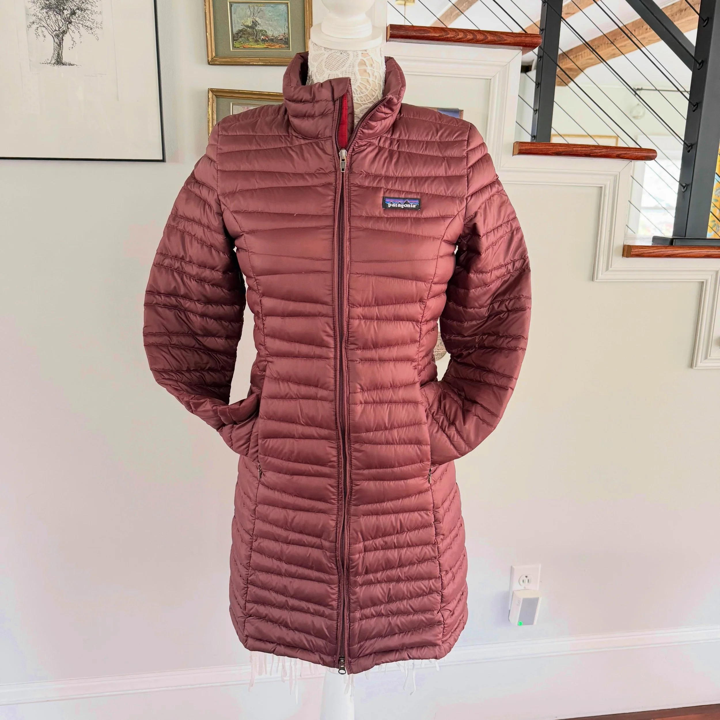 Chilly weekend ahead 🥶 
Patagonia Fiona parka. 
XS * $95
.
.
$8 shipping continental US
Free shipping for purchases over $100
.
.
FOLLOW OUR BACKUP ACCOUNT: @seaagainconsignment