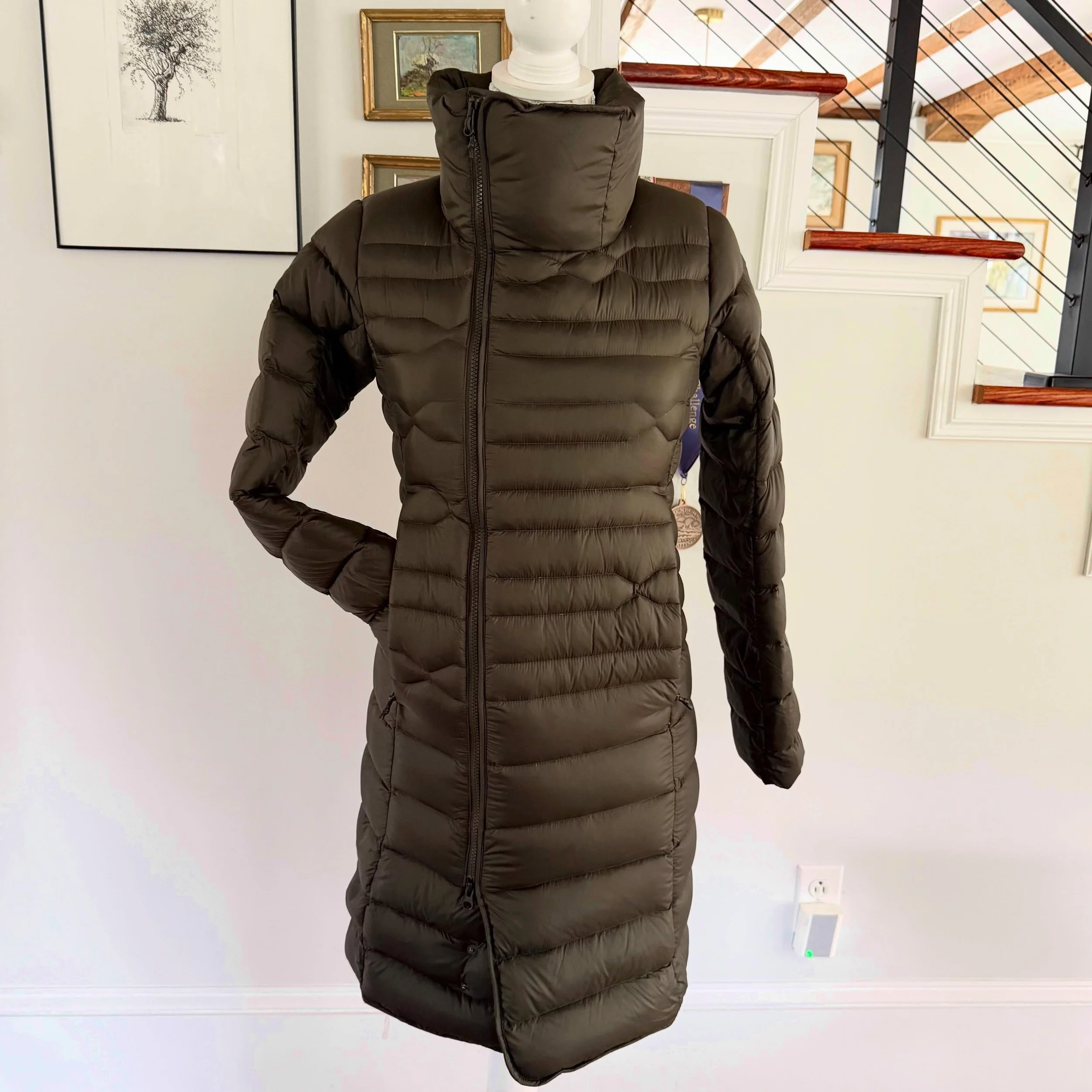TNF asymmetrical puffer. (More hunter green IRL)
XS * $95
.
.
$8 shipping continental US
Free shipping for purchases over $100
.
.
FOLLOW OUR BACKUP ACCOUNT: @seaagainconsignment
