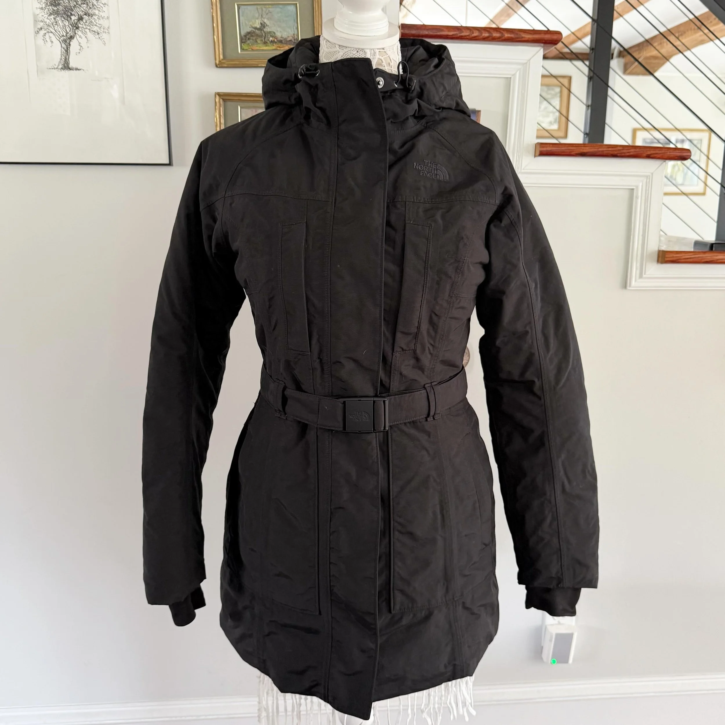 TNF belted parka, missing faux fur around the hood. 
S * $95
.
.
$8 shipping continental US
Free shipping for purchases over $100
.
.
FOLLOW OUR BACKUP ACCOUNT: @seaagainconsignment