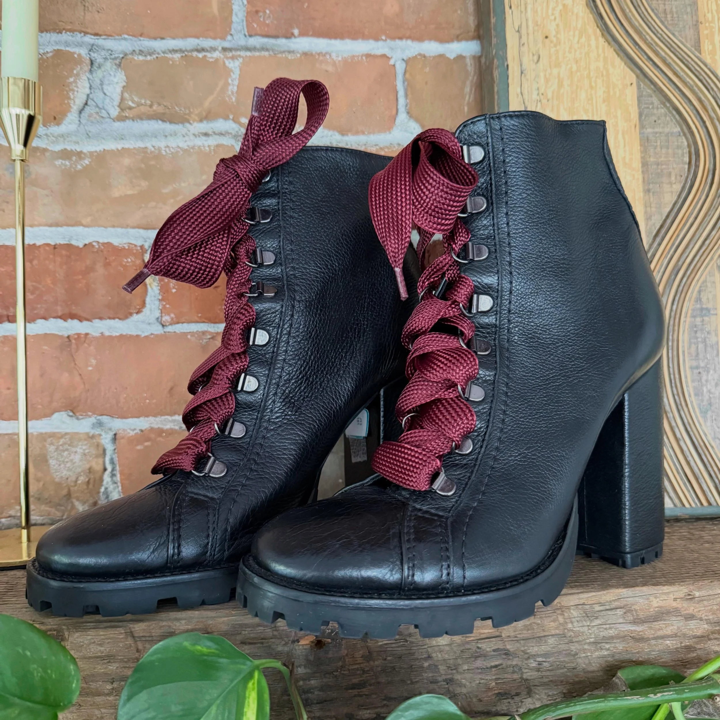 Schutz Zara boots. 
10 * $80
.
.
$8 shipping continental US
Free shipping for purchases over $100
.
.
FOLLOW OUR BACKUP ACCOUNT: @seaagainconsignment