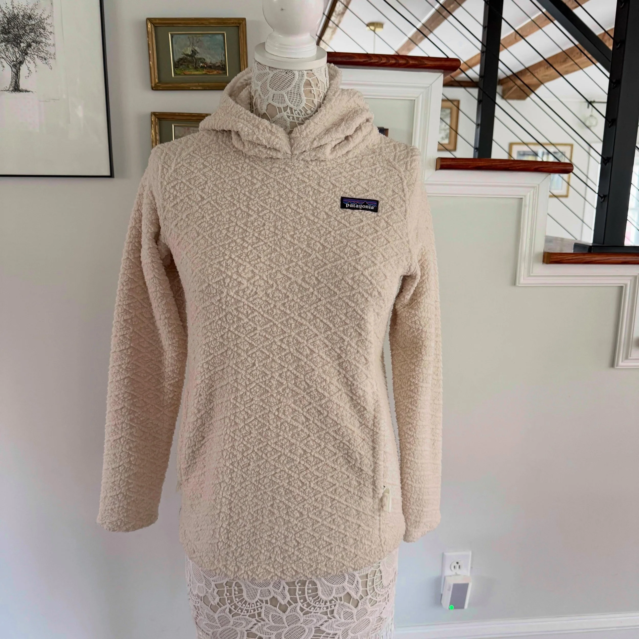 Patagonia Diamond Capra Hoody
XS, $40
.
.
$8 shipping continental US
Free shipping for purchases over $100
.
.
FOLLOW OUR BACKUP ACCOUNT: @seaagainconsignment