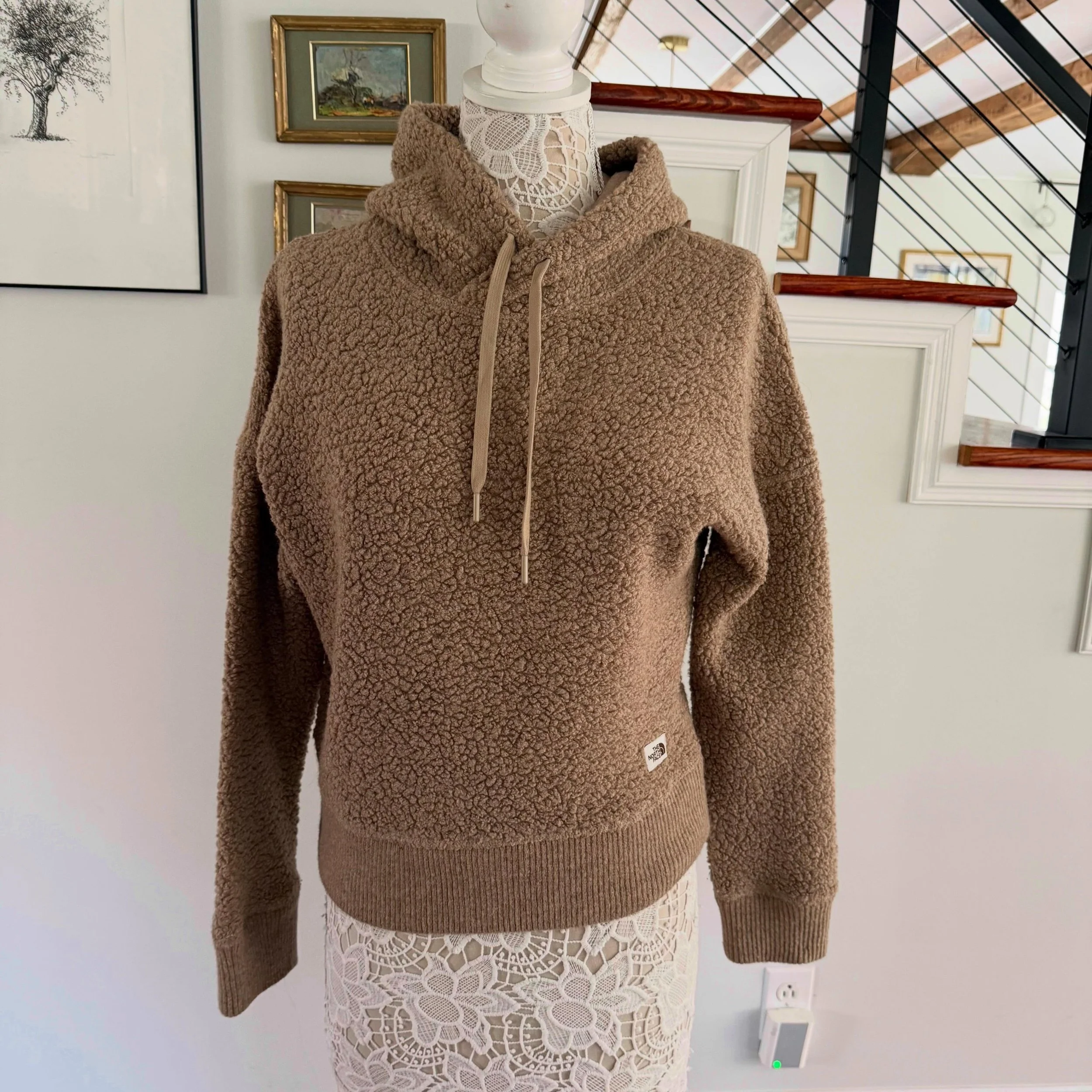 TNF wool Harrison pullover hoodie.
S * $40
.
.
$8 shipping continental US
Free shipping for purchases over $100
.
.
FOLLOW OUR BACKUP ACCOUNT: @seaagainconsignment