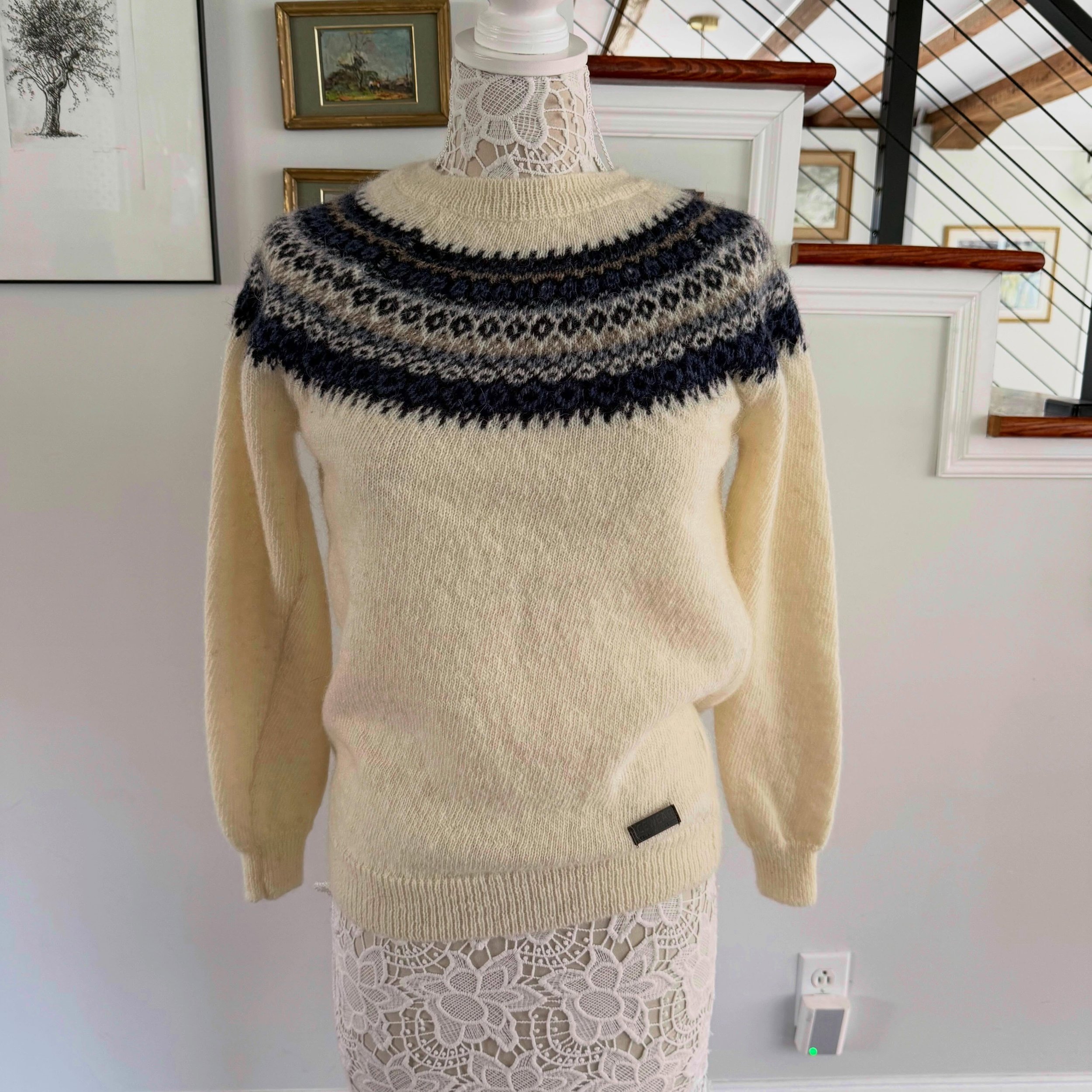 Icewear 100% icelandic wool. 
L (fits small) * $50
.
.
$8 shipping continental US
Free shipping for purchases over $100
.
.
FOLLOW OUR BACKUP ACCOUNT: @seaagainconsignment