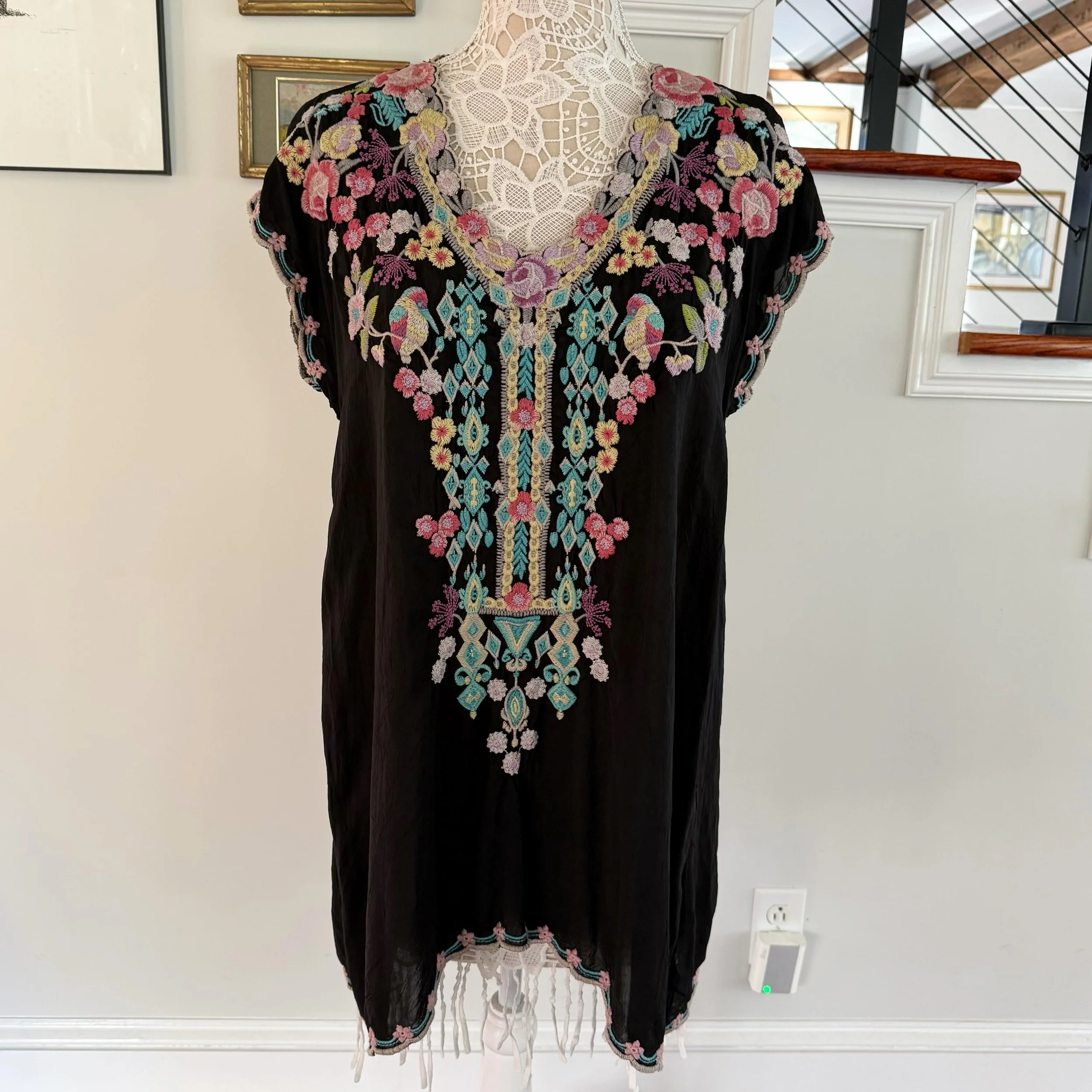 Johnny Was Petunia tunic top. 
M * $95
.
.
$8 shipping continental US
Free shipping for purchases over $100
.
.
FOLLOW OUR BACKUP ACCOUNT: @seaagainconsignment