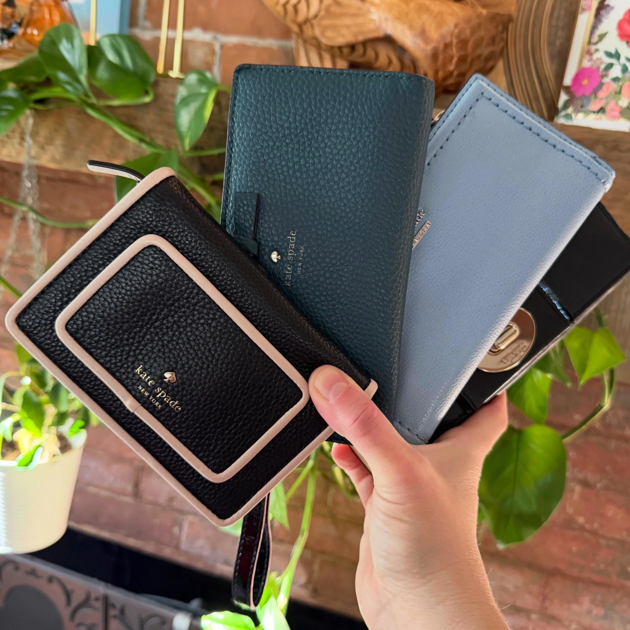 Array of KS &spades;️ wallet
Ranging from $30-$40
.
.
$8 shipping continental US
Free shipping for purchases over $100
.
.
FOLLOW OUR BACKUP ACCOUNT: @seaagainconsignment