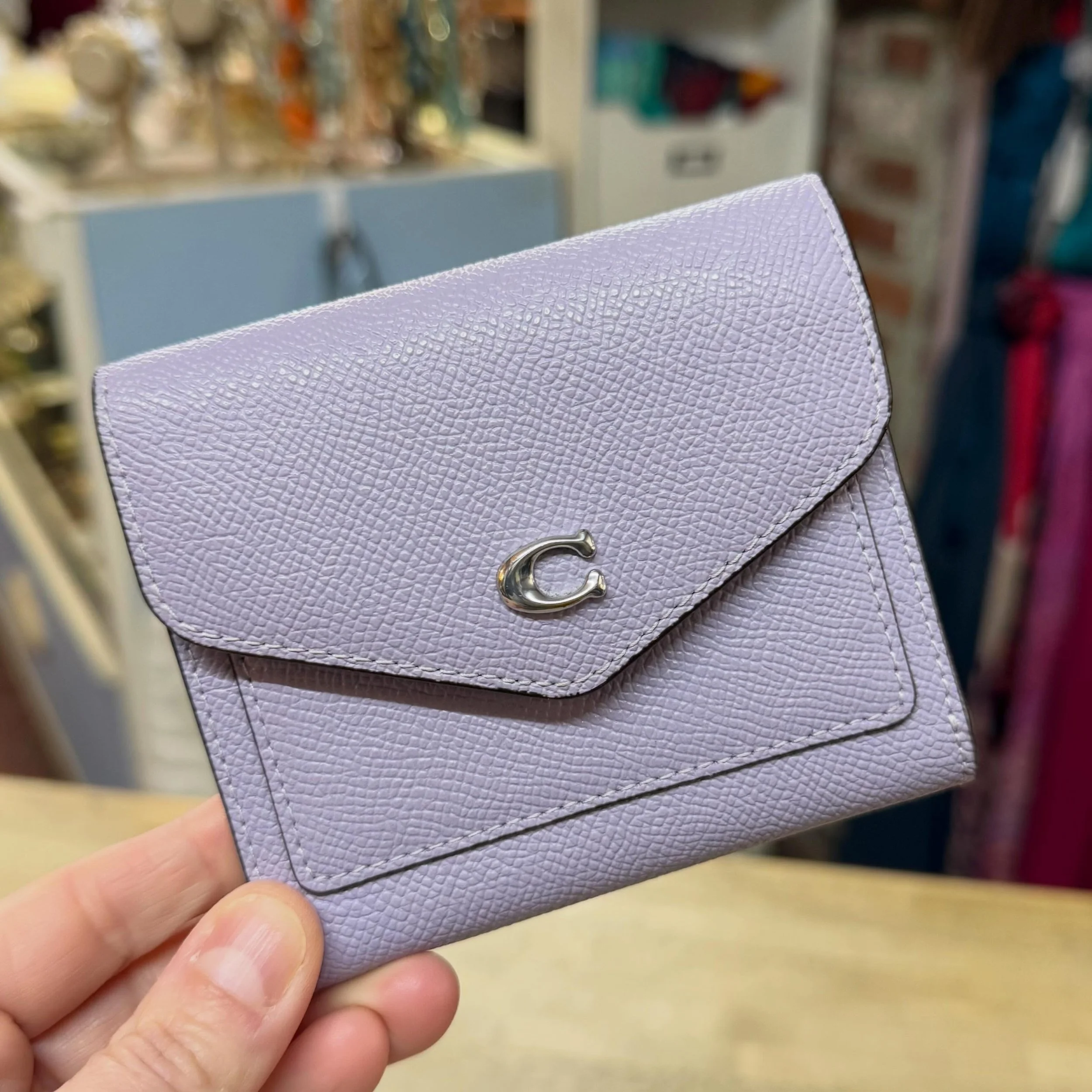 🆕 Coach Wyn wallet 
$42
.
.
$8 shipping continental US
Free shipping for purchases over $100
.
.
FOLLOW OUR BACKUP ACCOUNT: @seaagainconsignment