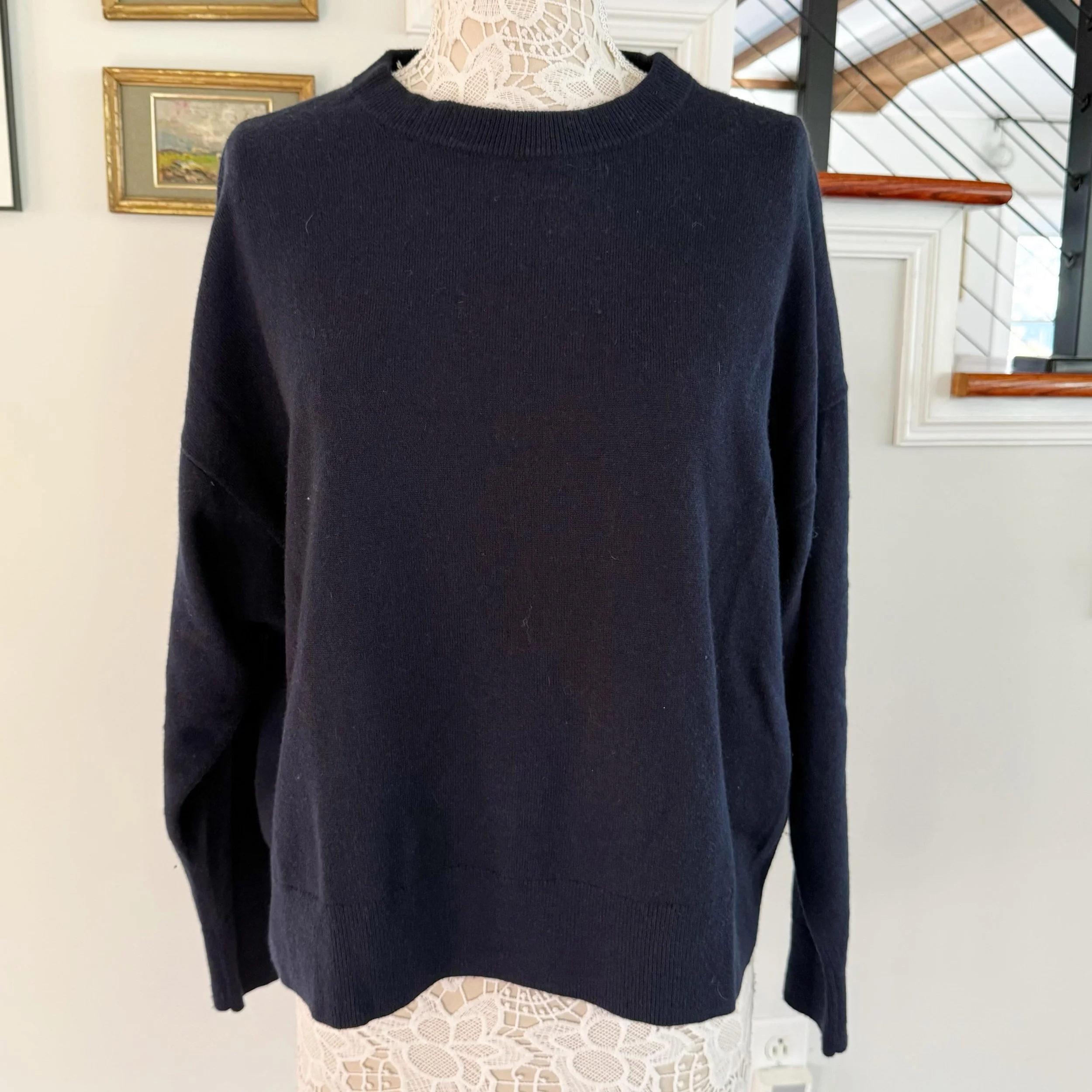 Jenni Kayne 100% cashmere dolman sweater. 
XS * $145
.
.
$8 shipping continental US
Free shipping for purchases over $100
.
.
FOLLOW OUR BACKUP ACCOUNT: @seaagainconsignment