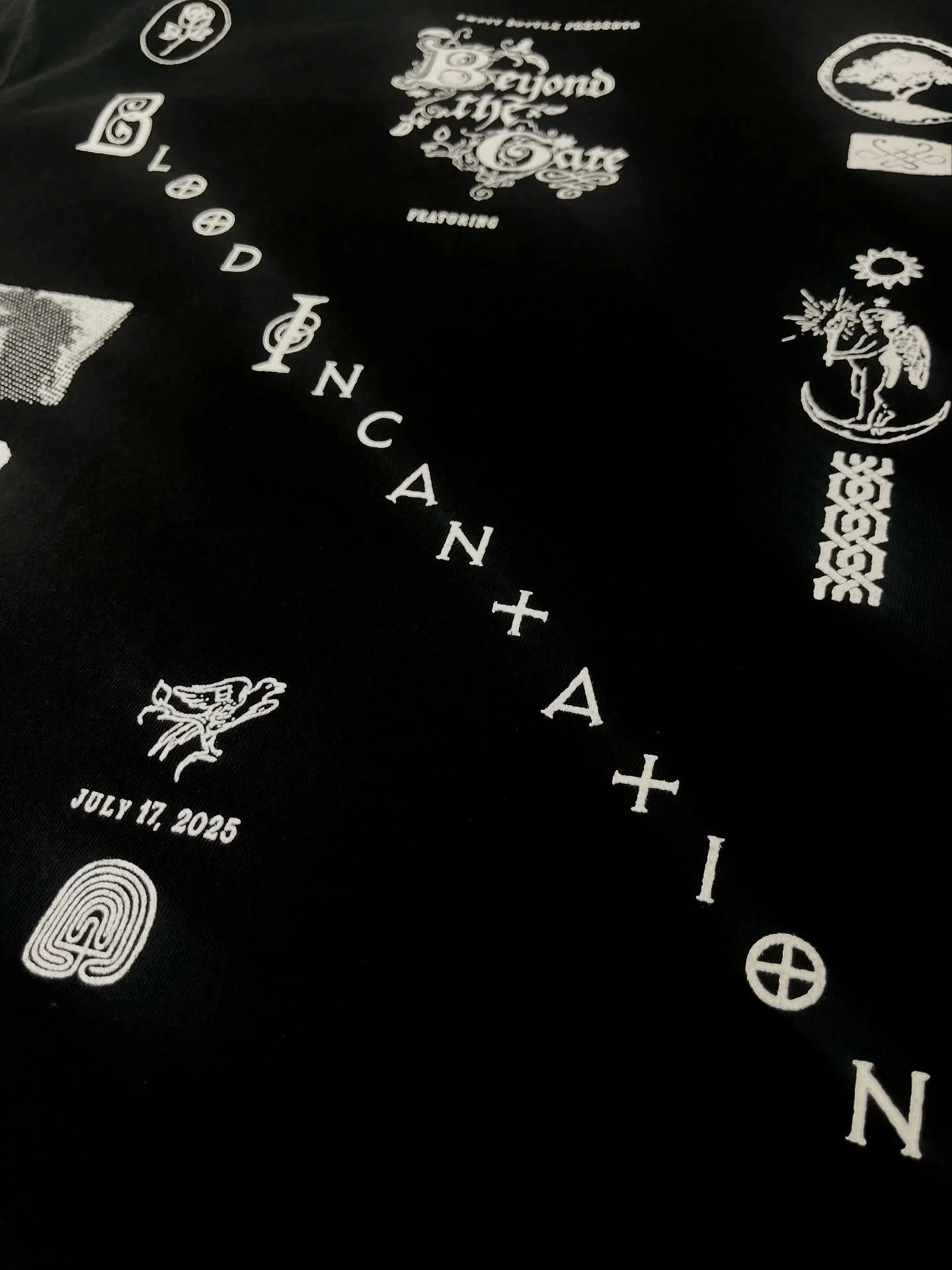Mind blowing show/shirt alert: @bloodincantationofficial at Bohemian National Cemetery. This Thursday, July 17. Beyond the Gates: presented by @emptybottle 

💥🏠💥

#explodinghouseprinting #emptybottle #bloodincantation #bohemiannationalcemetery