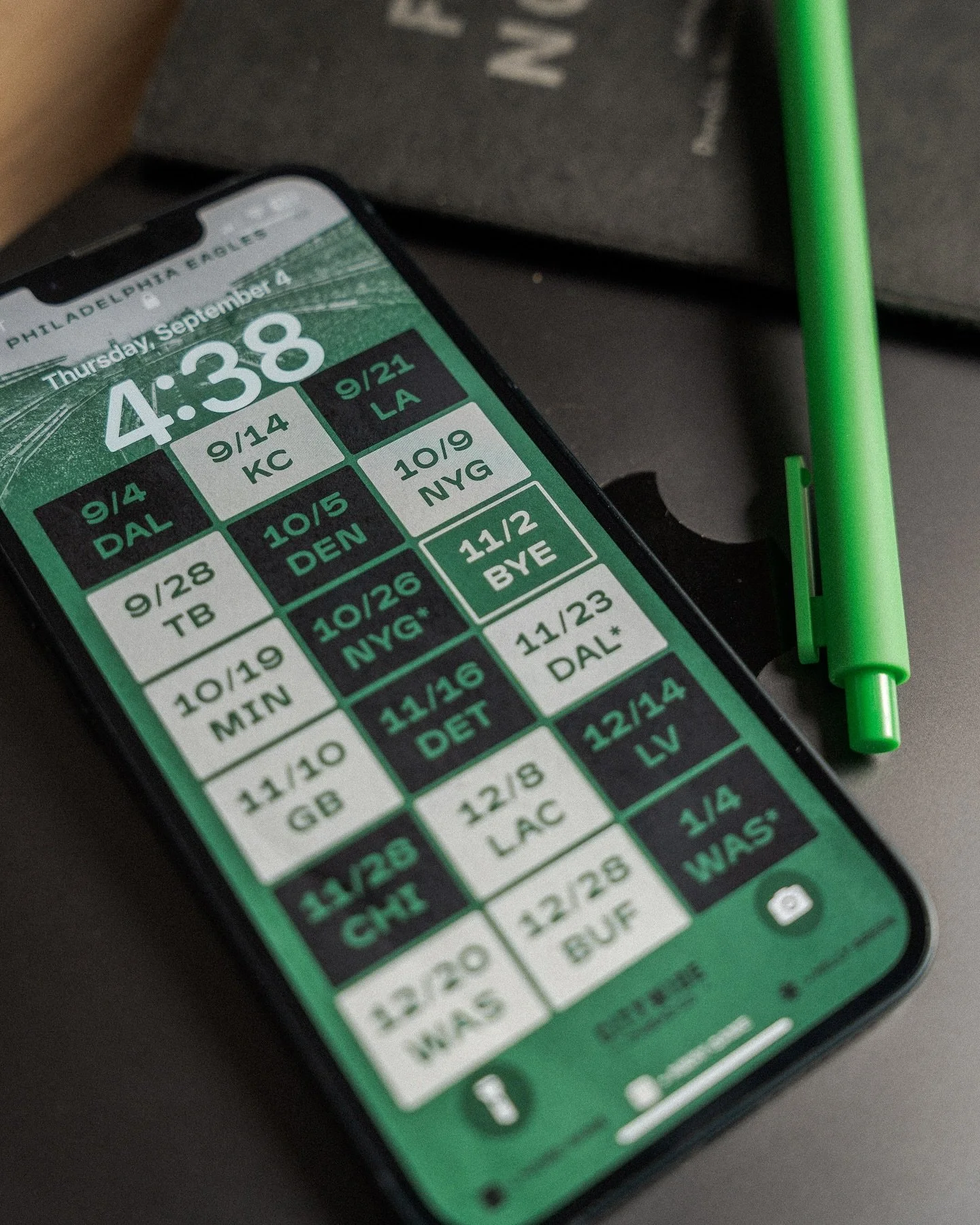 Looking for a 2025 Eagles schedule wallpaper? Well you&rsquo;re in luck! Download this free wallpaper now while supplies last (that&rsquo;s a joke)&hellip; Citywidethreadco.com/schedule 

#gobirds #birdgang #philadelphiaeagles #citywidethreadco