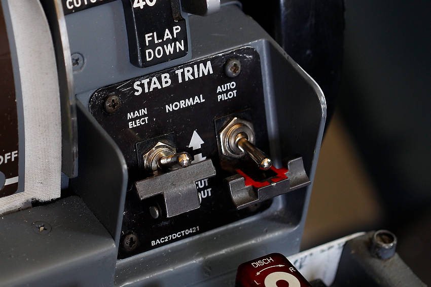 B737-500 Stab Trim Toggle Assembly and T-Lockers