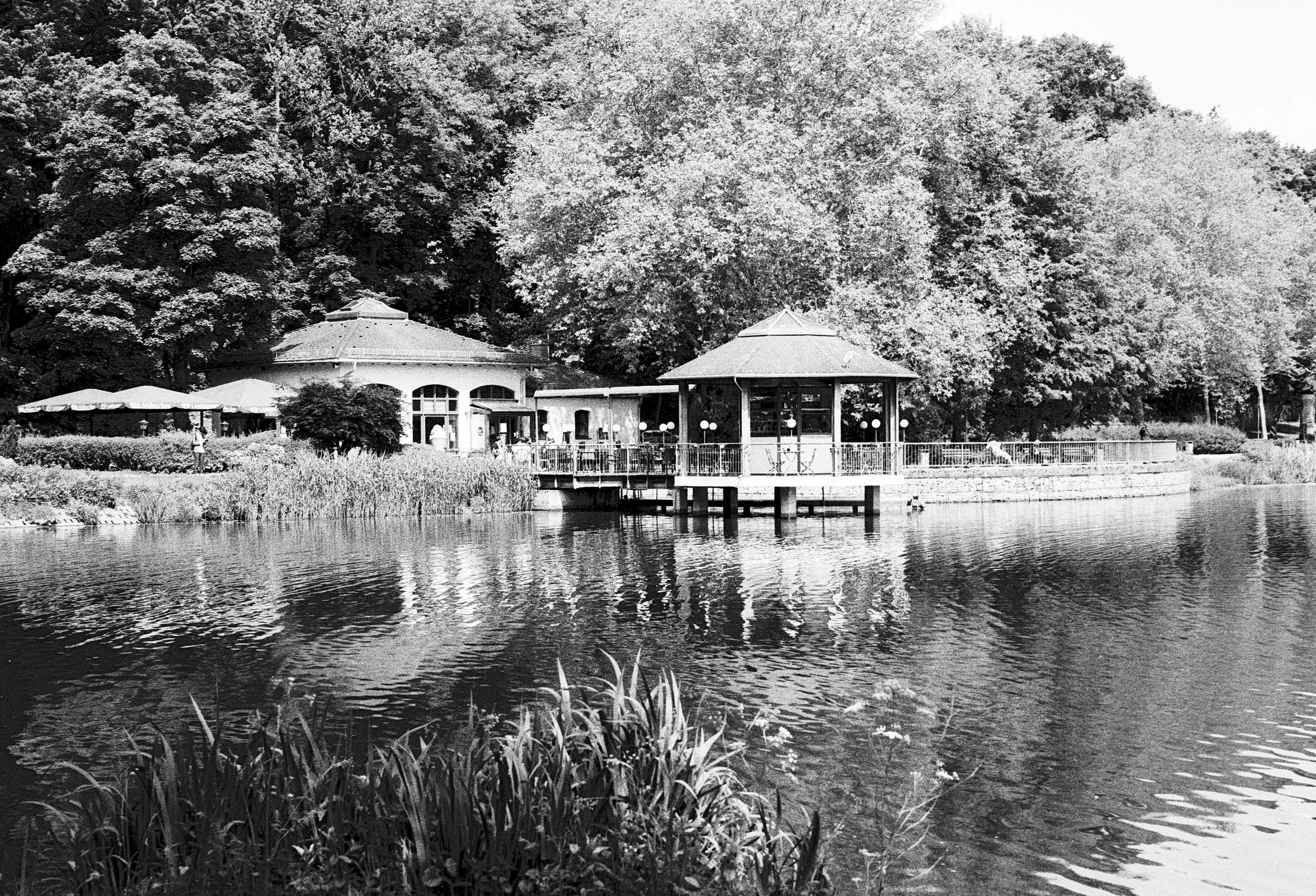 Pavillon Schlossteich.jpg