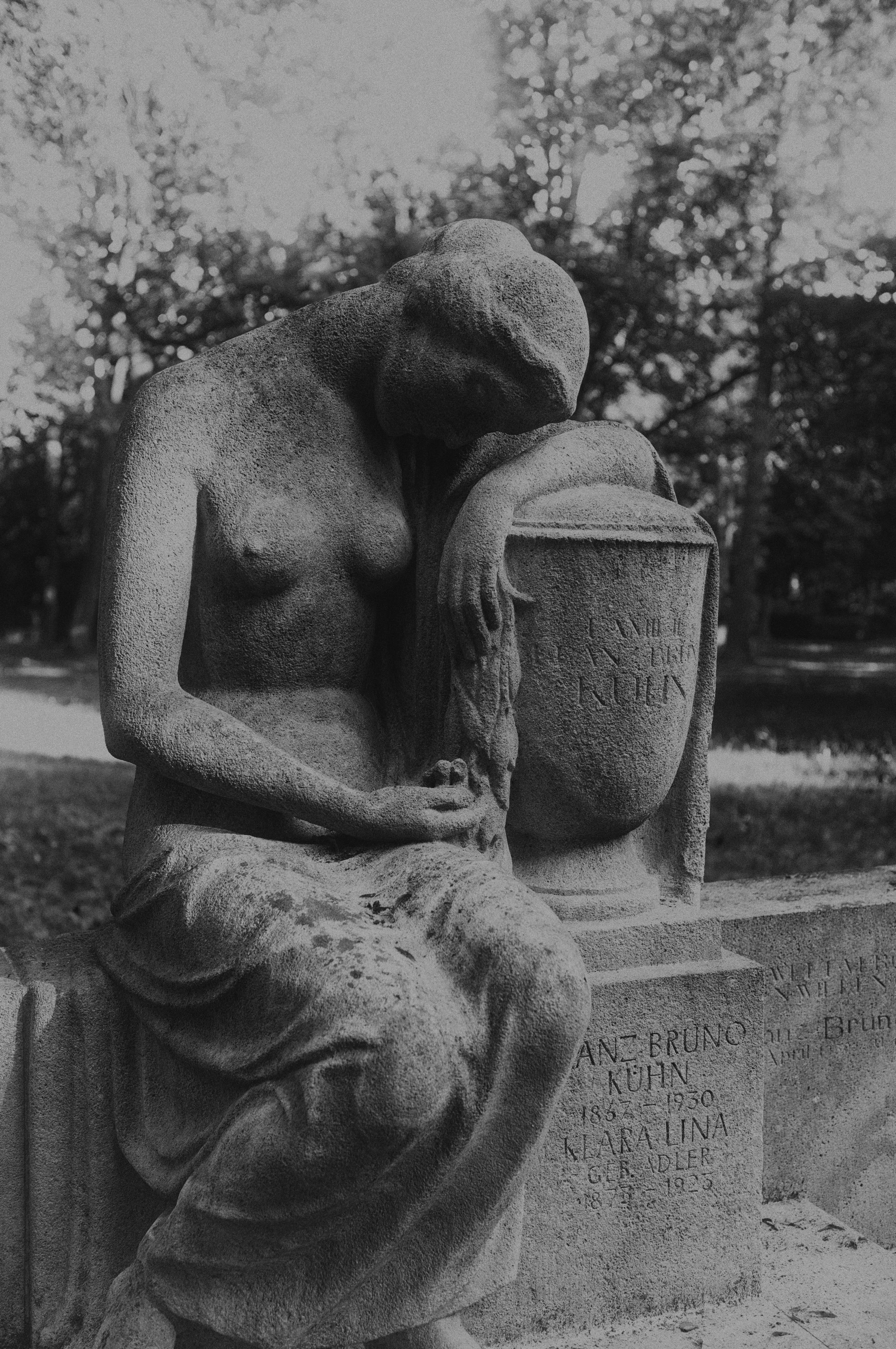 Skulptur triste Webseite.jpg