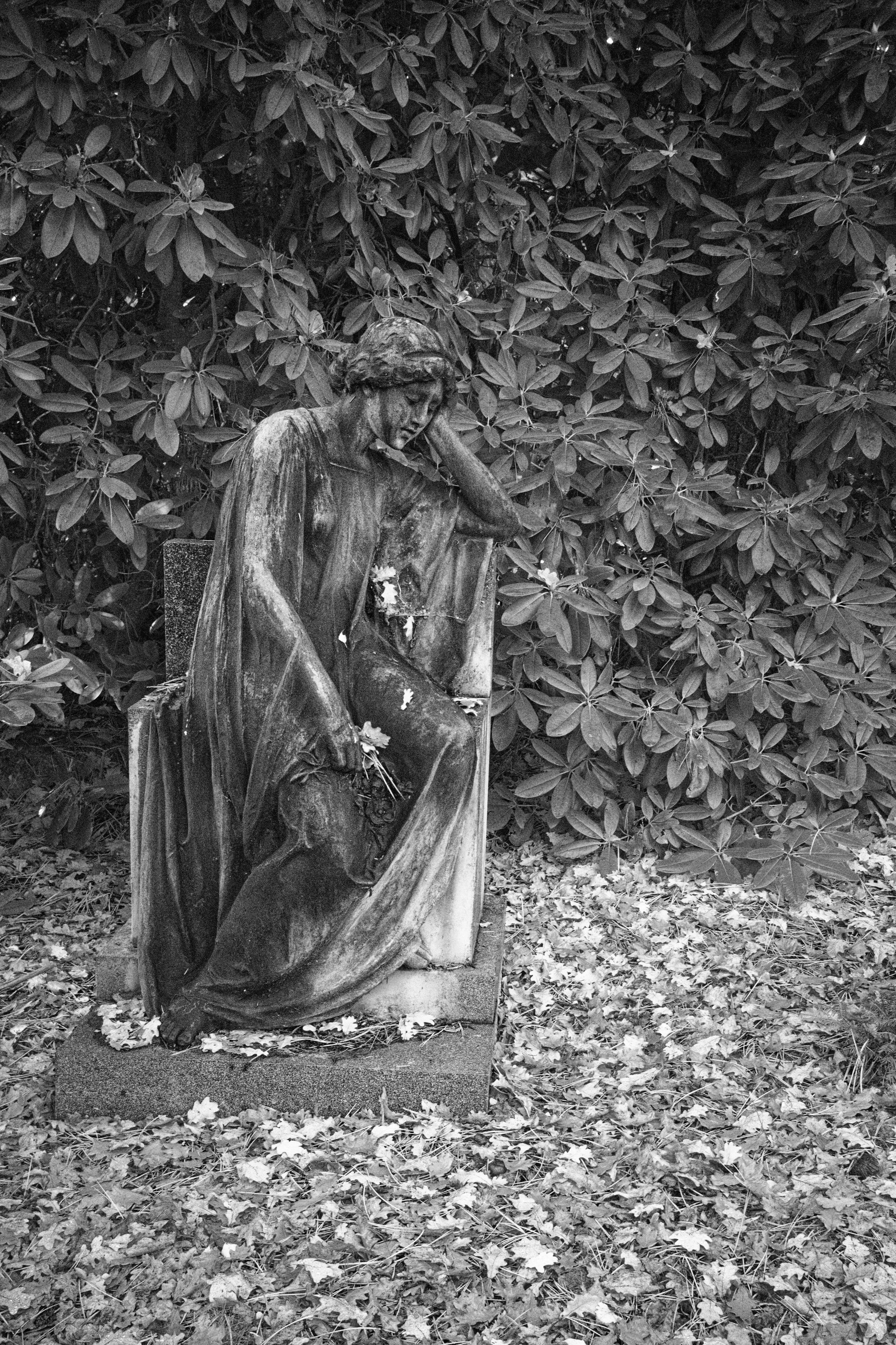 Skulptur sitzend.jpg