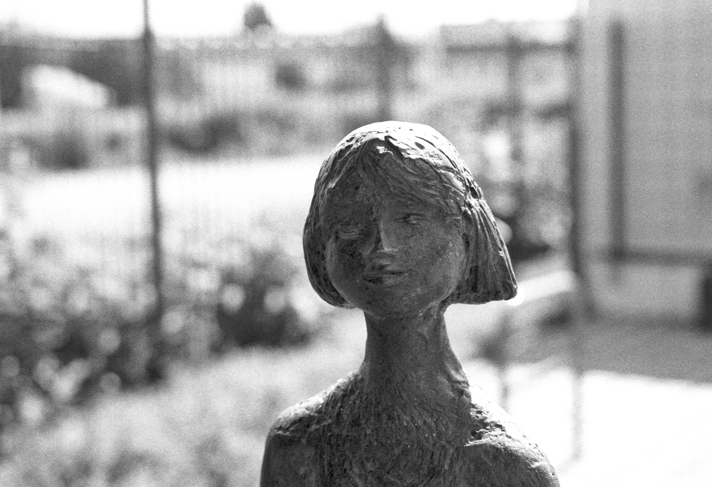 Skulptur Frau Kopf_NIK Webseite.jpg