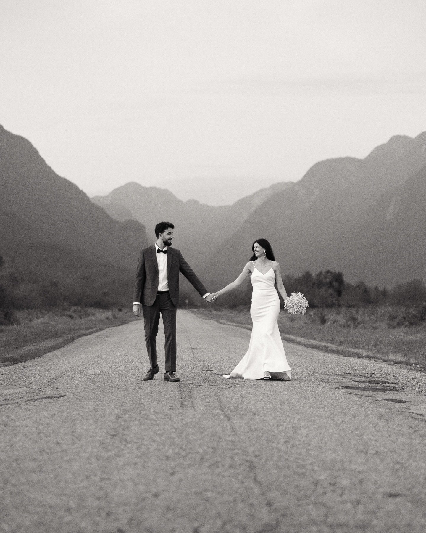 Jaque &amp; Victor&rsquo;s wedding portraits in B&amp;W ❤️

My books are open for 2025 weddings! Get in touch through my website for more info ☺️

#vancouverphotographer #vancouverweddingphotographer #bcphotographer #vancouples #vancouverengagement #