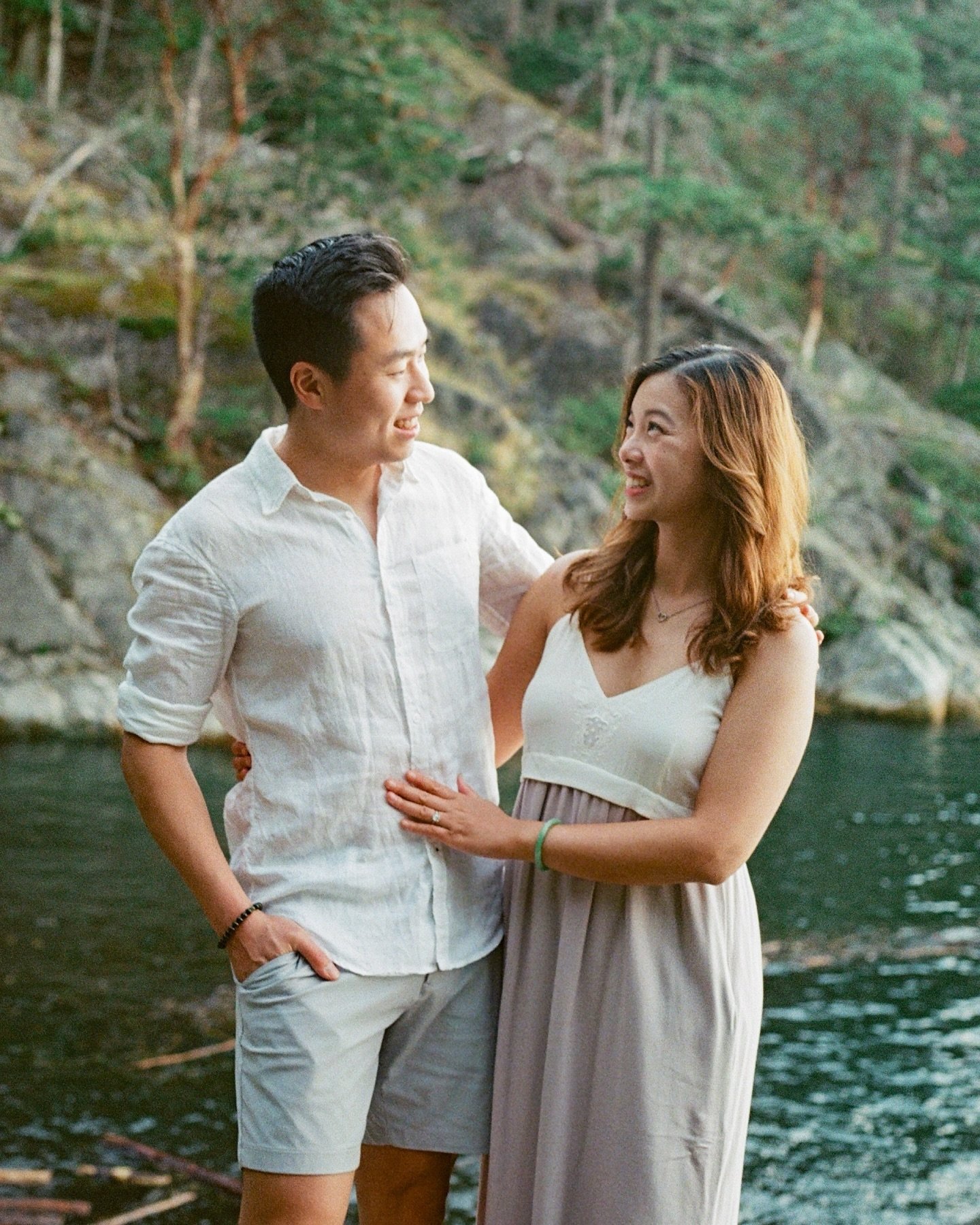 Doris &amp; Kevin&rsquo;s engagement shoot on 35mm film ❤️

Recently, I&rsquo;ve started incorporating film into my sessions. There&rsquo;s a certain magic to film that just hits differently, and I love how film forces me to slow down and be more int
