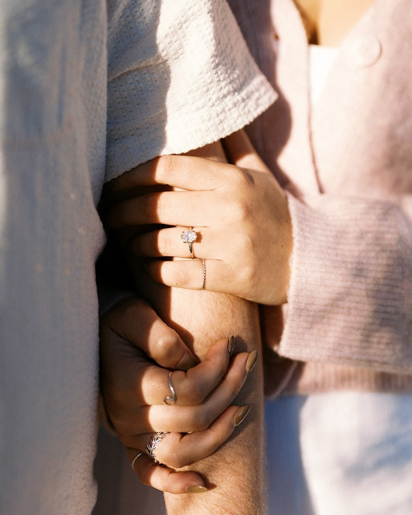 Spent a beautiful evening with Maya and Ian at Jericho Beach for their engagement session - a spot that they hold dear! There&rsquo;s something special about photography sessions at places that already hold so many memories for a couple ☺️

Looking f