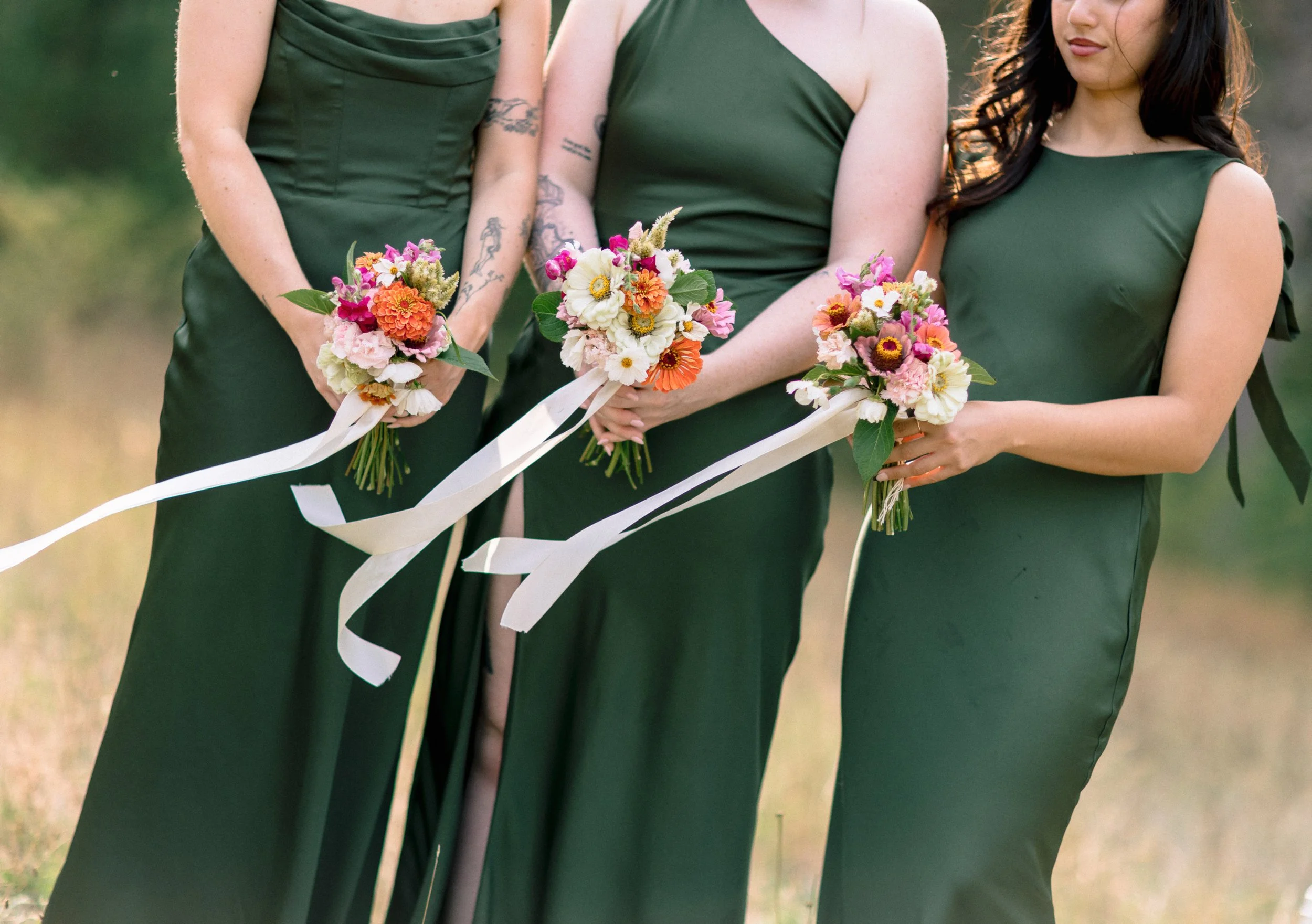 Editorial-inspired group portraits of the bridal party at a countryside Fraser Valley wedding venue.