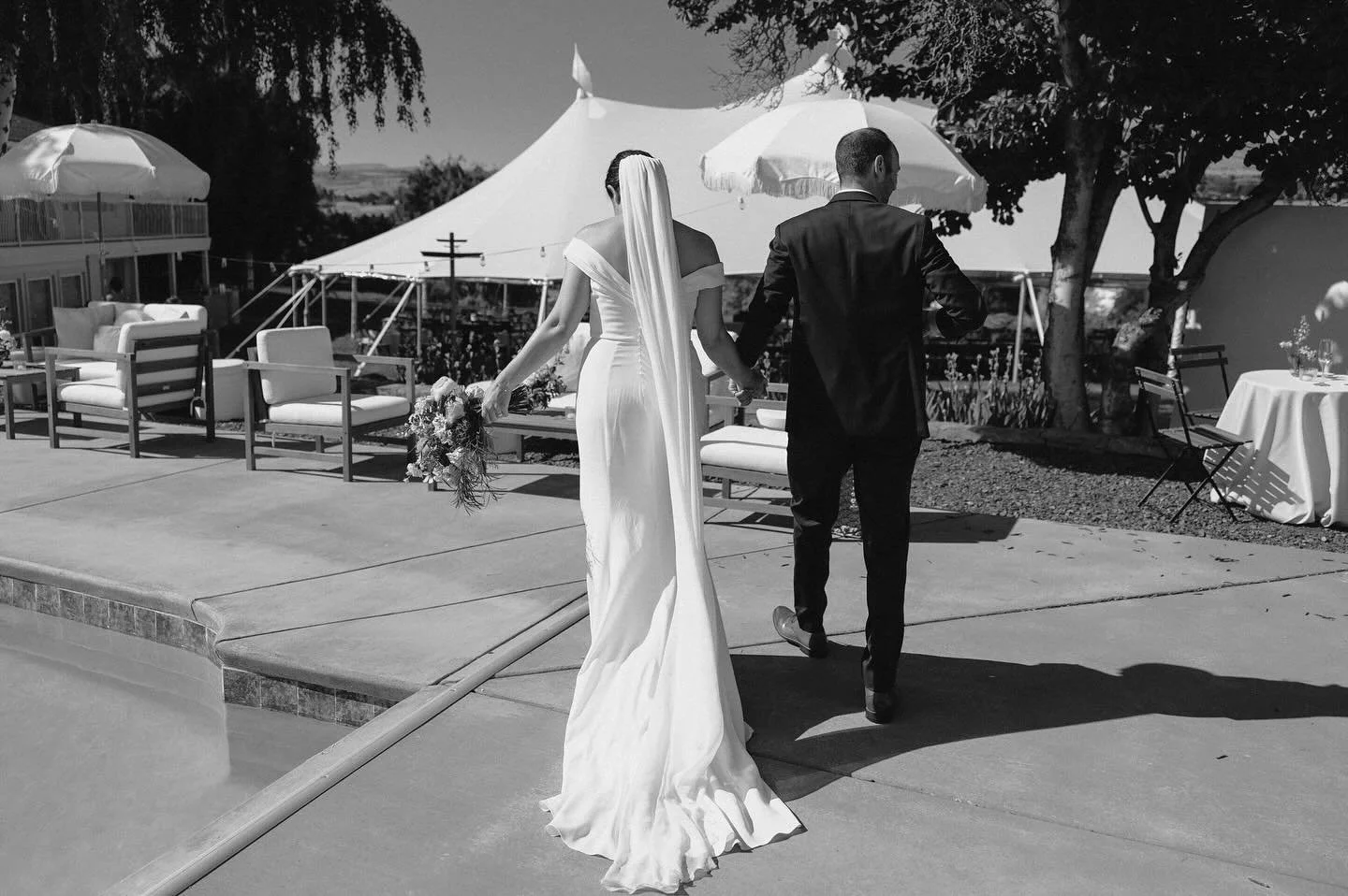 An absolute blue bird day out in gorgeous Yakima.  No rain in sight but luckily there was a tent to provide shade and style. 

@kellyrobbinsphoto 
@julietandlou

#yakimaweddings #pnwweddings #tentweddings #sperryglow