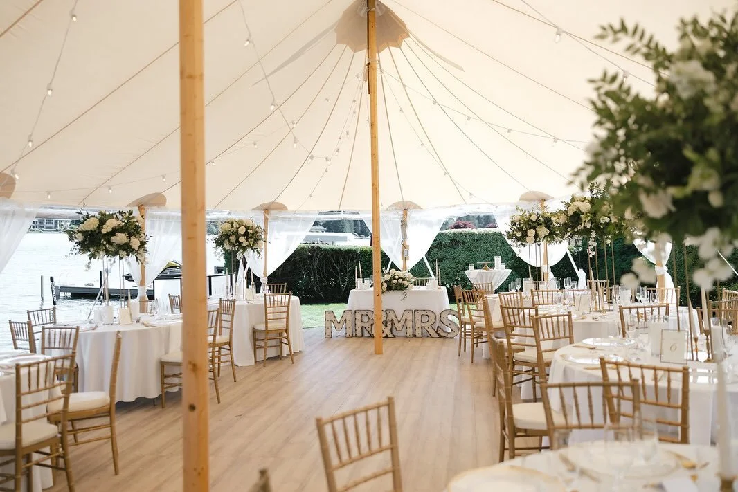 A Sperry tent and a lake always make a great pairing ❤️

Looking back at last summer and this beautiful Lake Tapps wedding we loved helping build with a Sperry Sailcloth and a full floor 🌤️ 
Planning: @goldenhourplanningandsolutions 
Photographer&nb