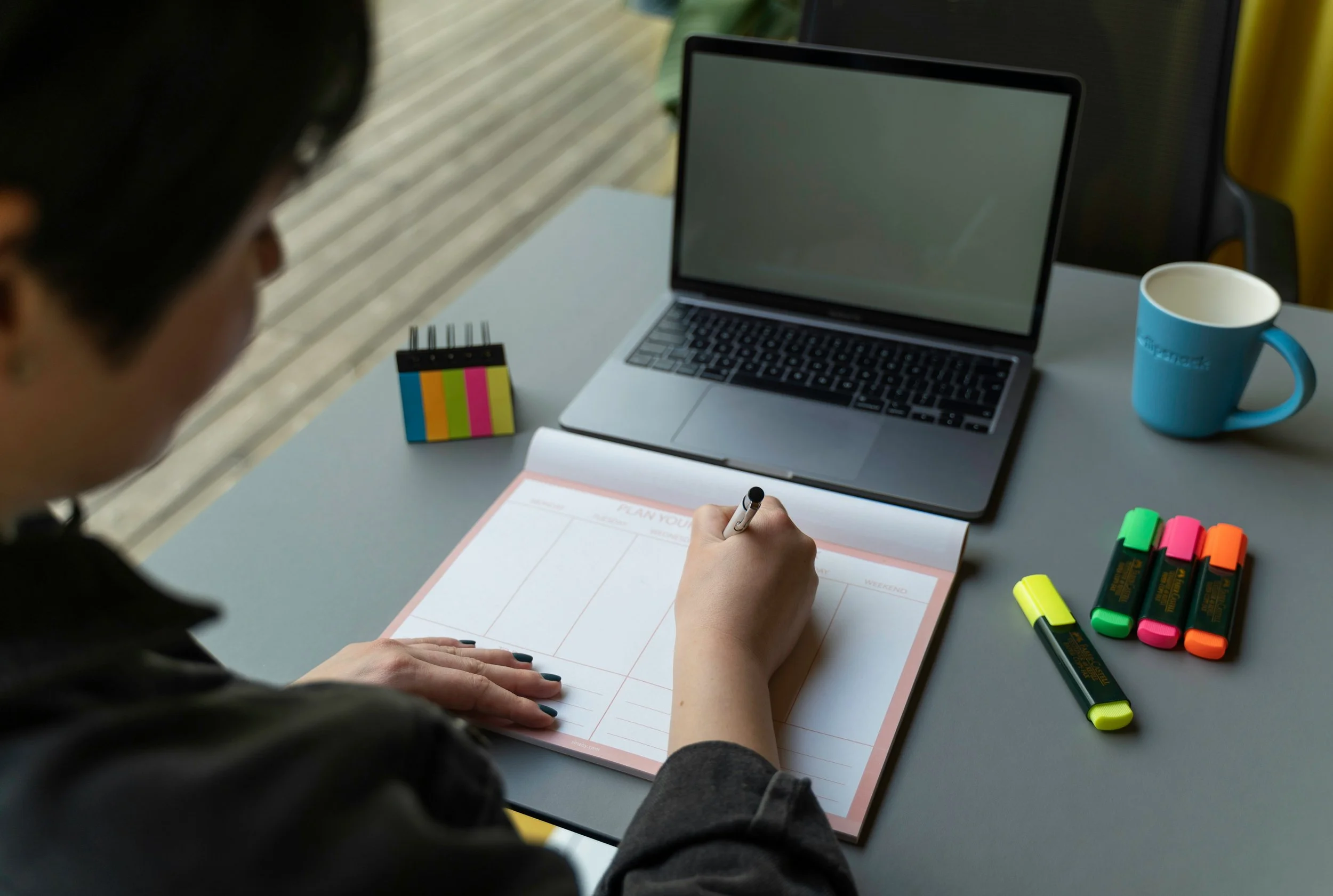 Proactively supporting students through public benefits applications