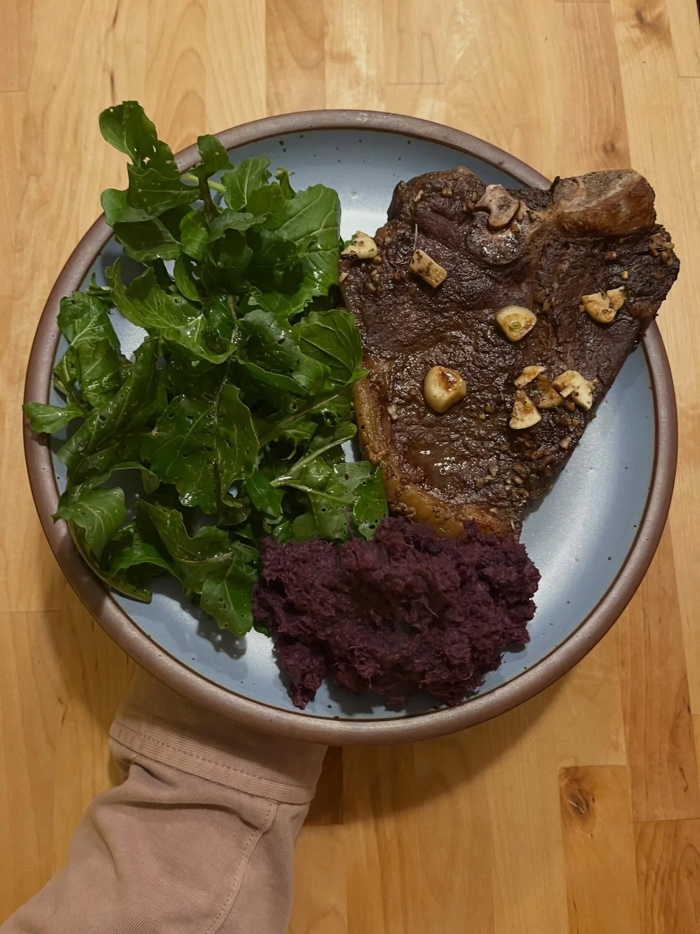 Recipe of the Week! Contributor @jeffsgorman whipped up Garlic T-bone Steak, Purple Mashed Potatoes, and Arugula Salad for an easy, protein-heavy weeknight dinner. Subscribe for the recipe!

#Lovevamarkets #farmersmarket #farmersmarkets #farmersmarke