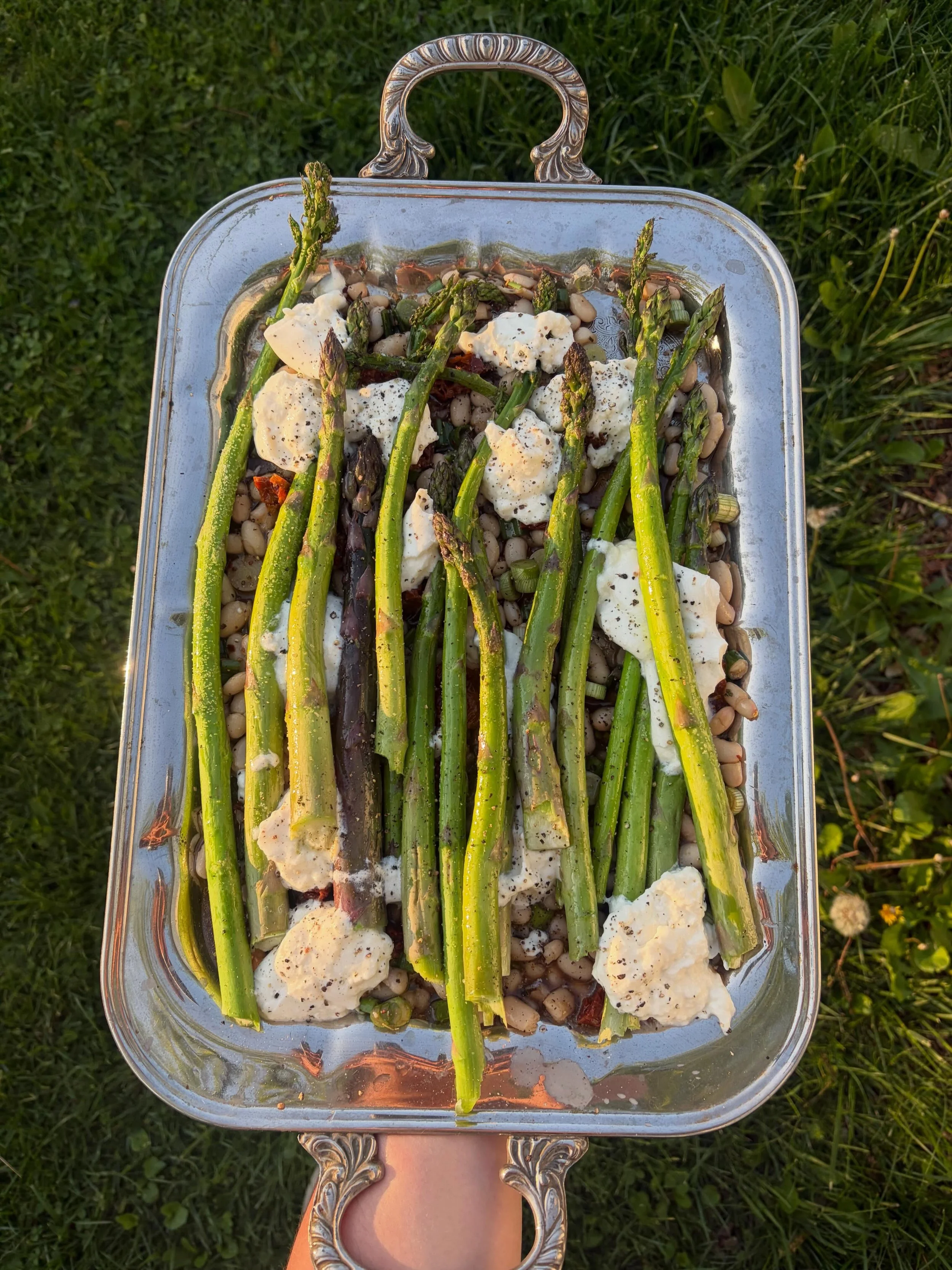 Recipe of the Week! Marinated White Beans &amp; Asparagus with Burrata ~ inspired by a broccolini dish @libertystreetloft created for @renewrocktown&rsquo;s Earth Day Luncheon! These flavors scream spring. Subscribe to our newsletter to receive this 