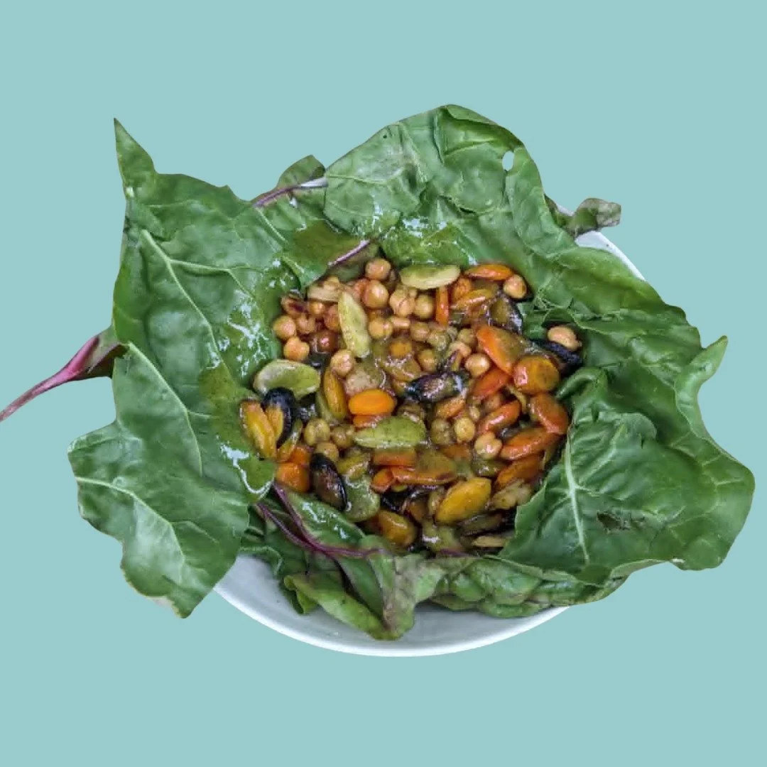 Recipe of the Week! Roasted Rainbow Carrot Salad 🥕 For this Mediterranean-inspired summer salad, crispy chickpeas provide textural context and protein, and the fresh, lemony mint dressing has a touch of honey to bring out the
sweetness of the carrot