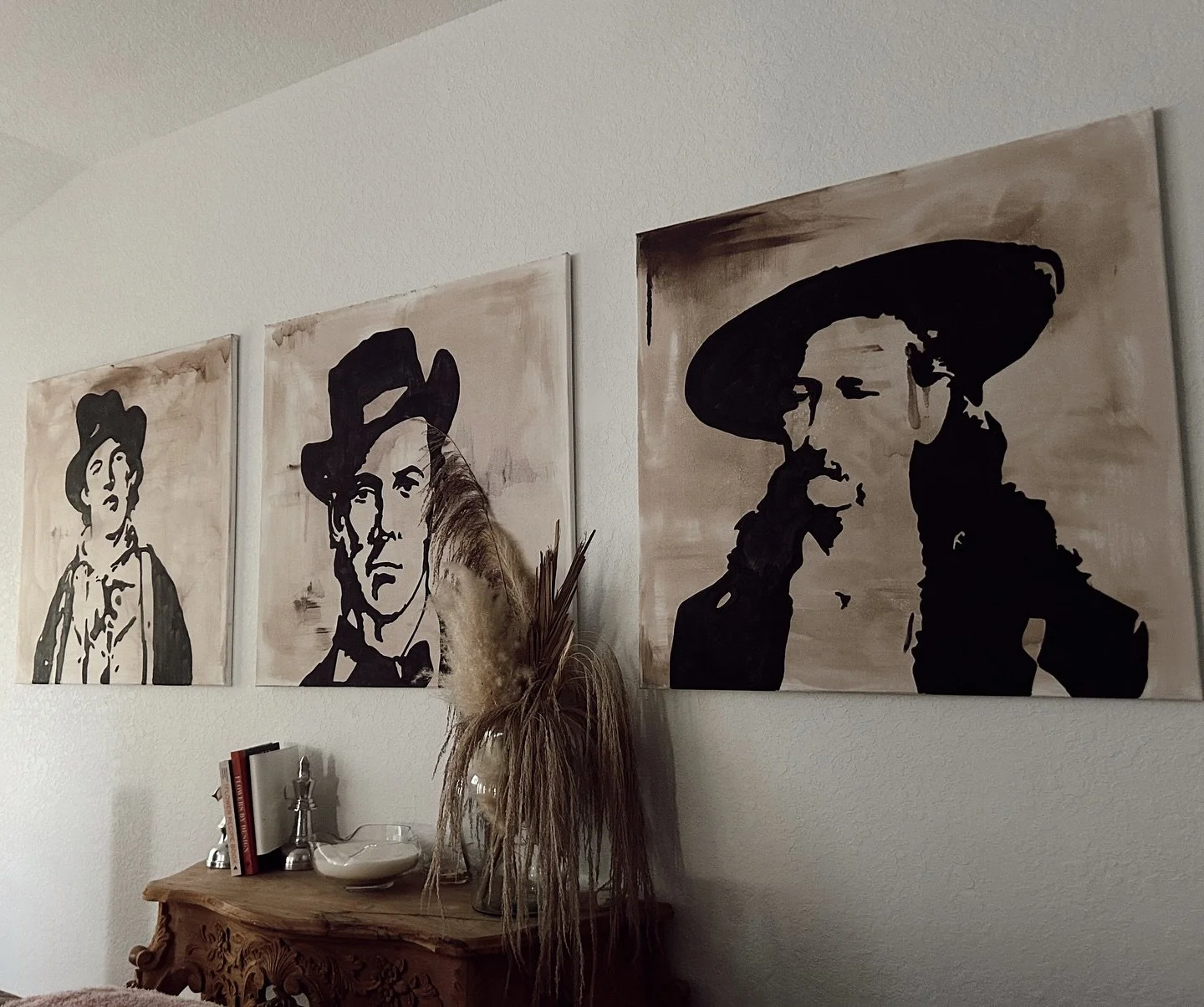I&rsquo;ve decided I want some colorful western art in our house, so I am selling my outlaw trio!

$1450 for the set of 3! If you can name all 3 I&rsquo;ll give you $50 off 😉

#western #westernstyle #westernart #westernartist #westernartcollector #t