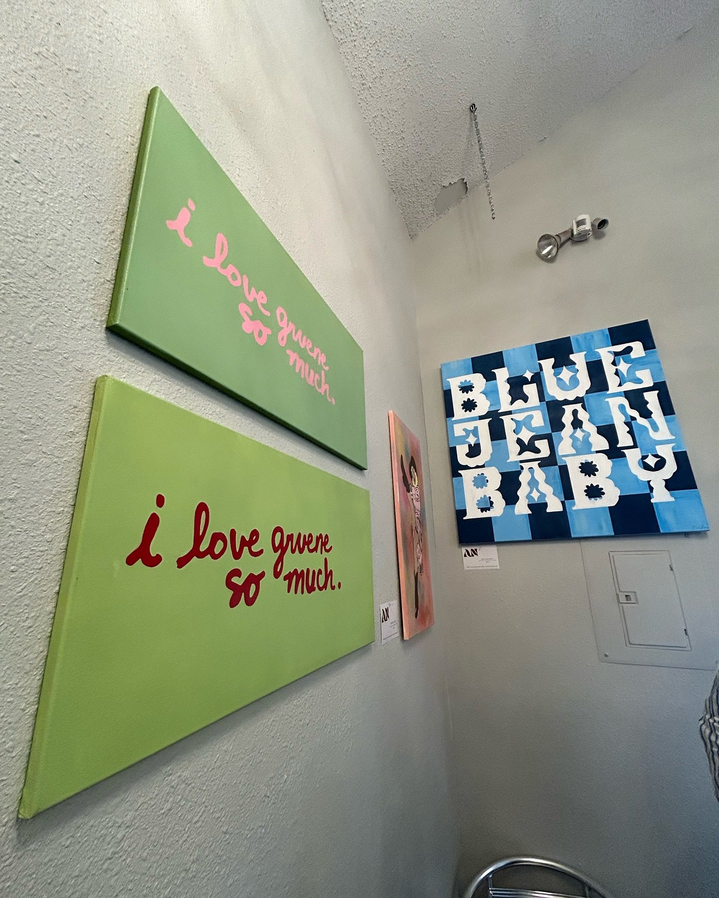 Art is hung over at @gruenetruckerhats!

#gruene #gruenehall #gruenetexas #ilovegruenesomuch #gruenetx #newbraunfels #newbraunfelstx #newbraunfelstexas