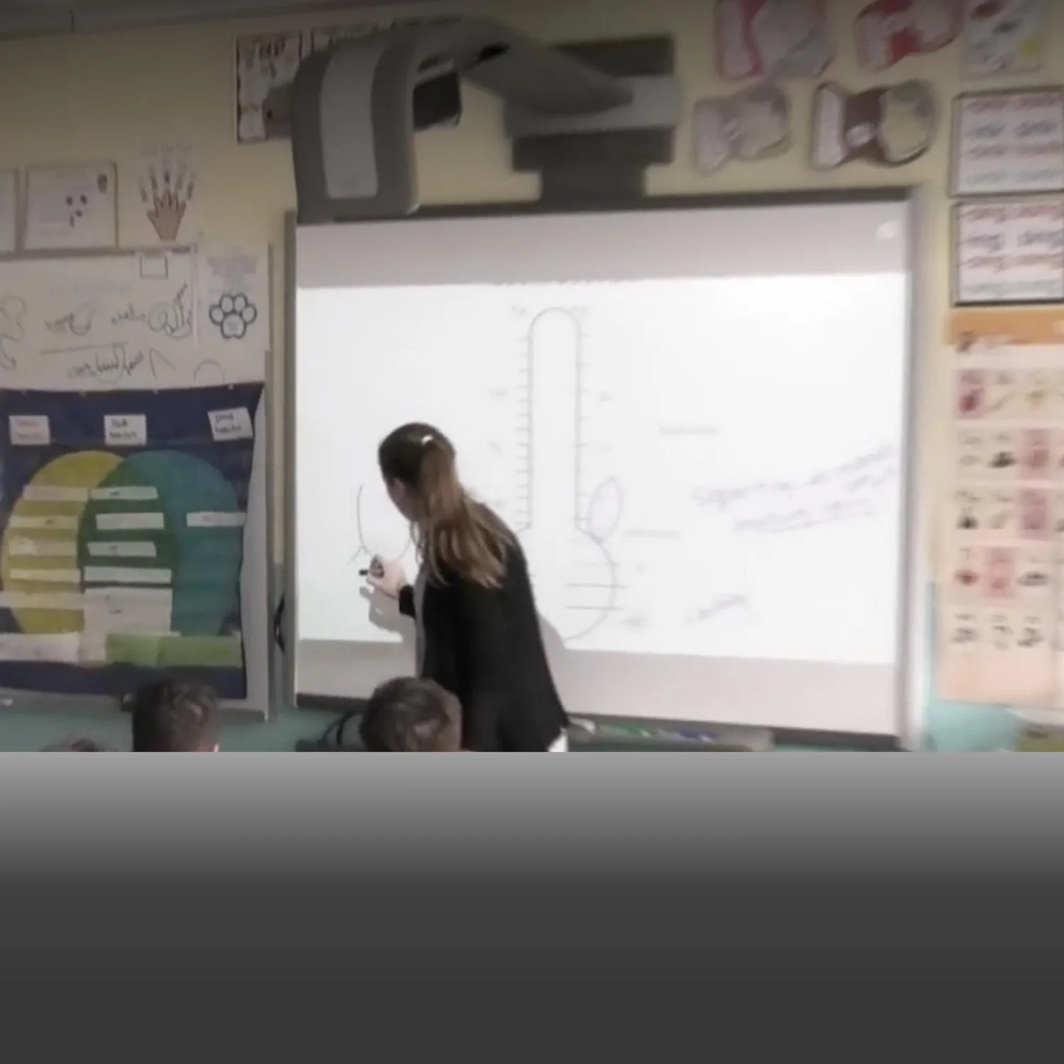  20. Lindsay draws an arrow highlighting the spaces between water molecules in Bertrand’s drawing. 