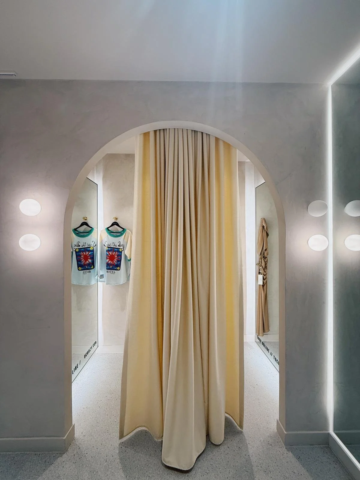 Tuchuzy Store Design