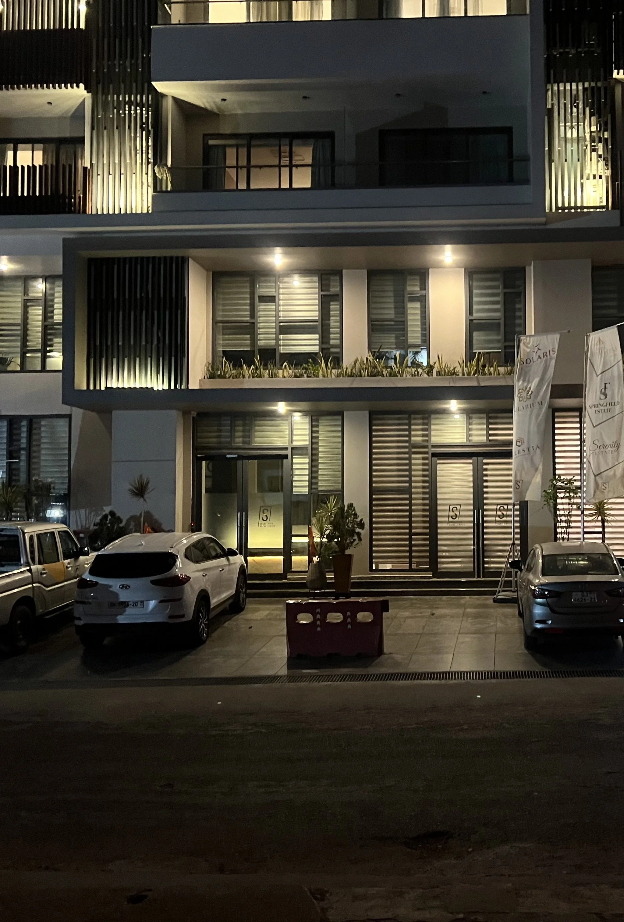 Ghana, Accra, Osu 2 bedroom Condo with pool and Ocean view