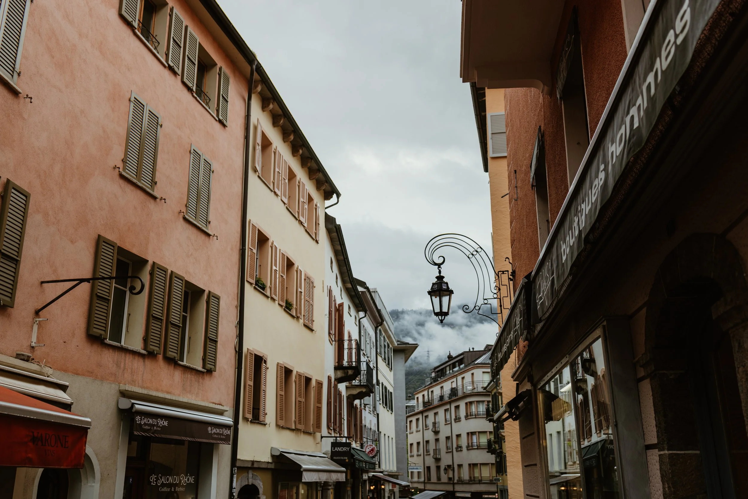 Queer and inclusive wedding & elopement photographer for LGBTQ+ couples in Switzerland and across Europe, creating safe, authentic experiences captured with honesty, emotion, and artistry.