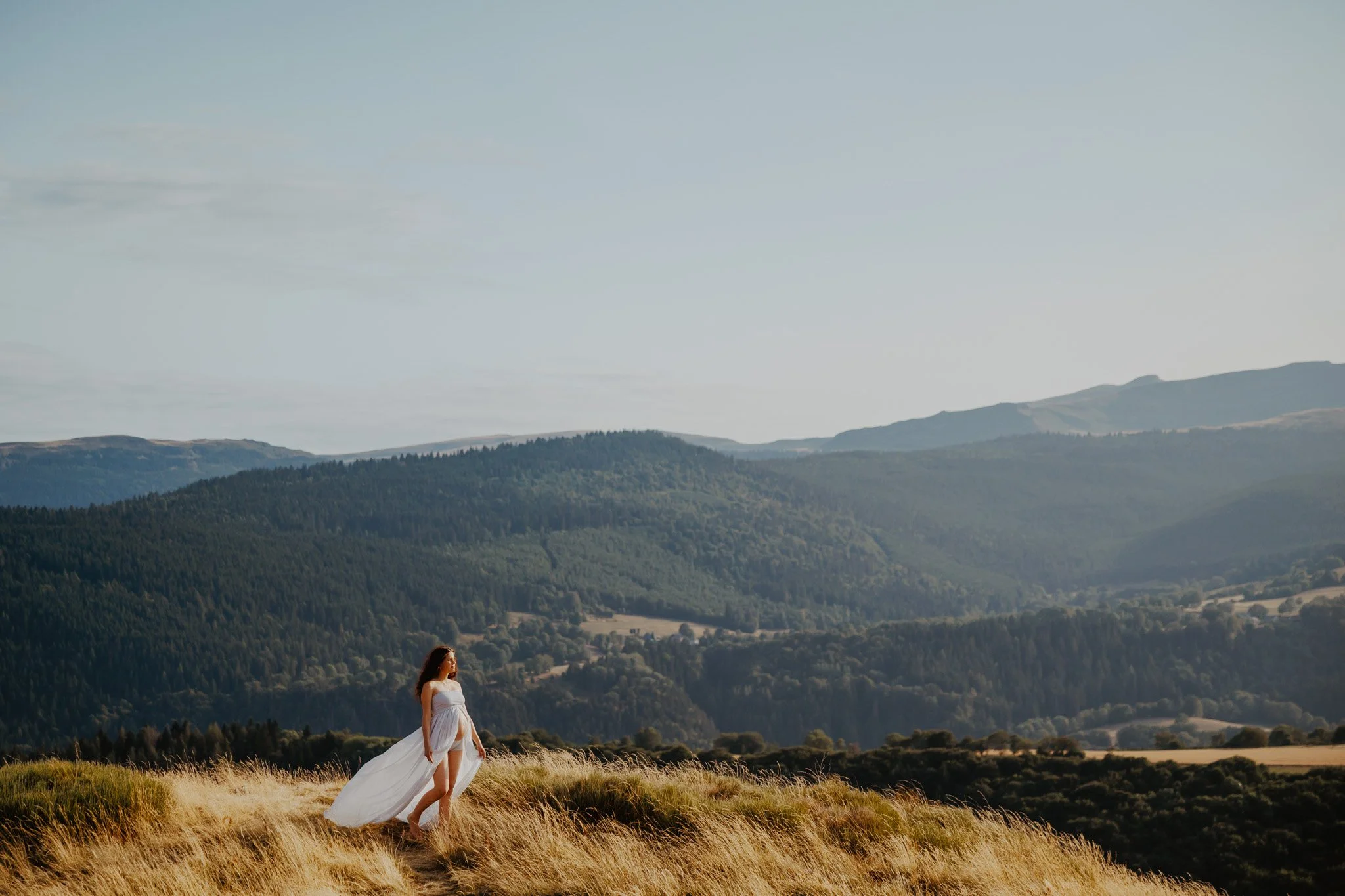 Portrait-cantal-grossesse-nature-montagne-1.jpg