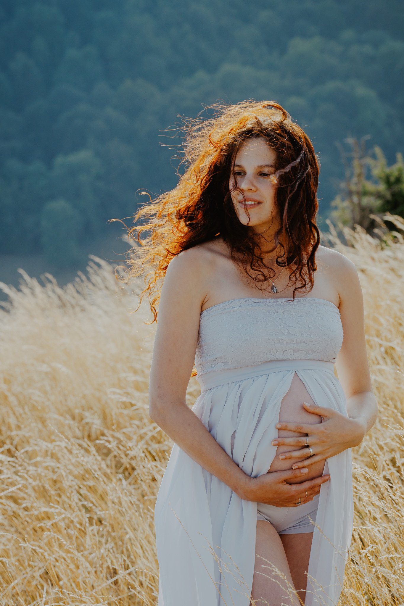 Portrait-cantal-grossesse-nature-montagne-18.jpg