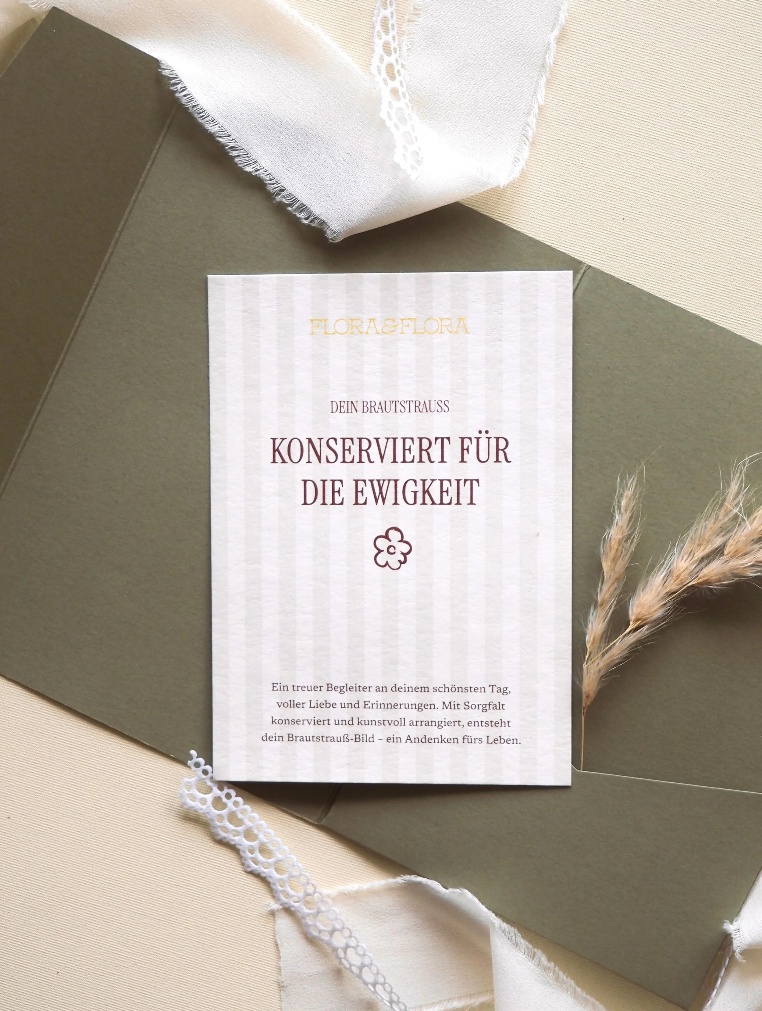 Die neuen Gutscheine. Festlich verpackt f&uuml;r ein Geschenk, das weit &uuml;ber den Hochzeitstag Bestand hat 🤍

Verschenke die M&ouml;glichkeit, einen der sch&ouml;nsten Tage f&uuml;r immer festzuhalten. Aus einem verg&auml;nglichen Brautstrau&szl