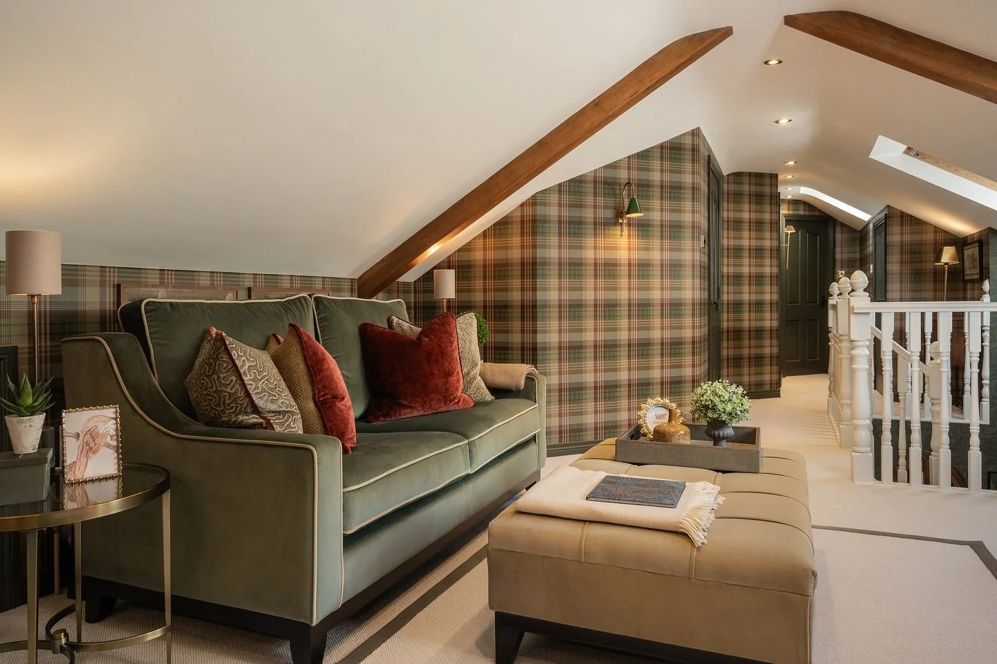 Autumnal Colours - Red is the Next Big Thing 🍁 #autumnal #homeliving #mulberry #burntorange #red #green #irishinteriors #homedecor #ulsterinteriordesign #tyrone #fermanagh #derryandstrabane #stranorlar #sofas #curtains #interiors123 #interiordesign 