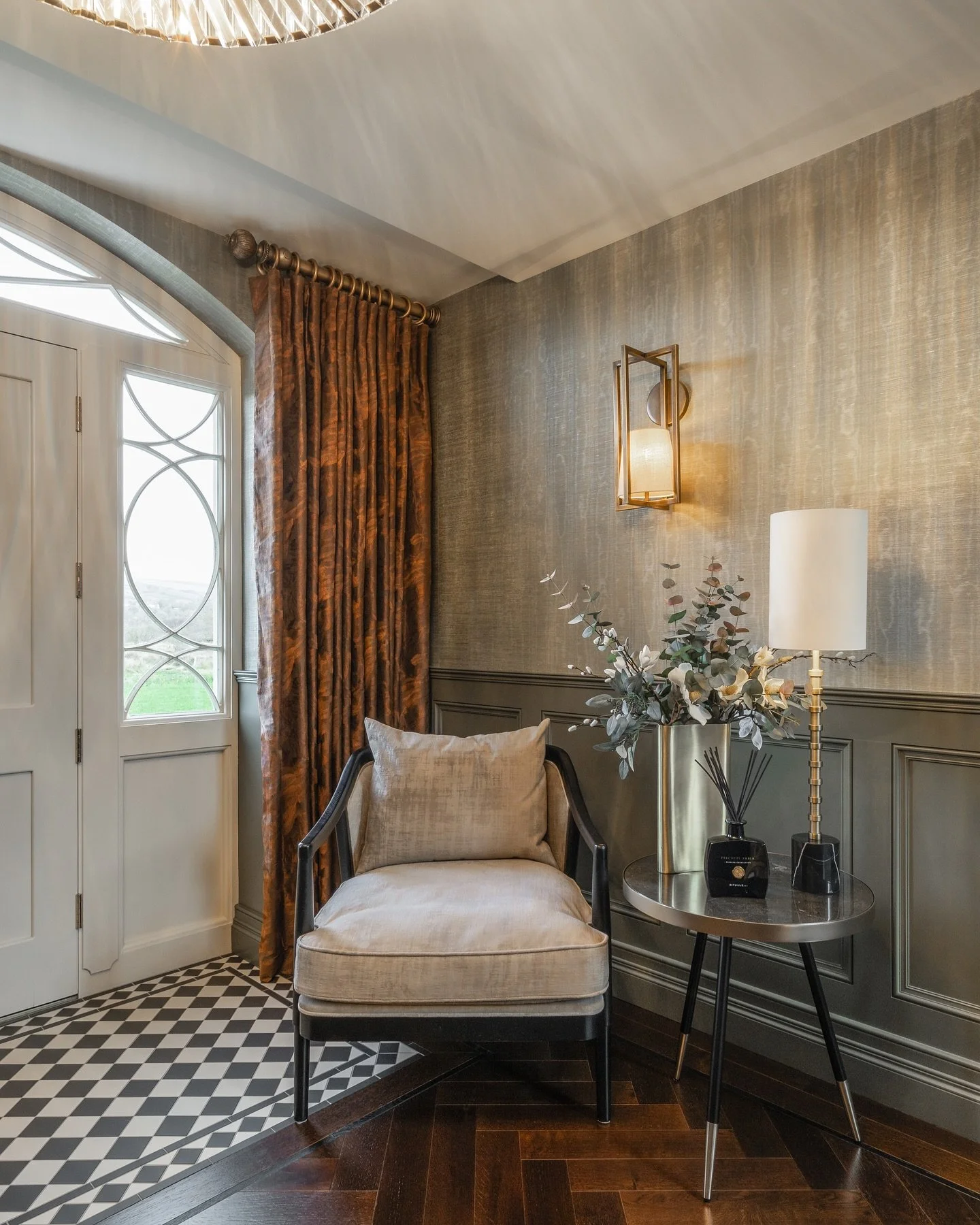 Transform your hallway from bland to grand, with carefully curated decor elements such as lighting, soft furnishings &amp; wallpaper to create a warmth &amp; add character ✔️ Photographed by @peterbrucephotography  #hallway #chair #curtains #hallwayd