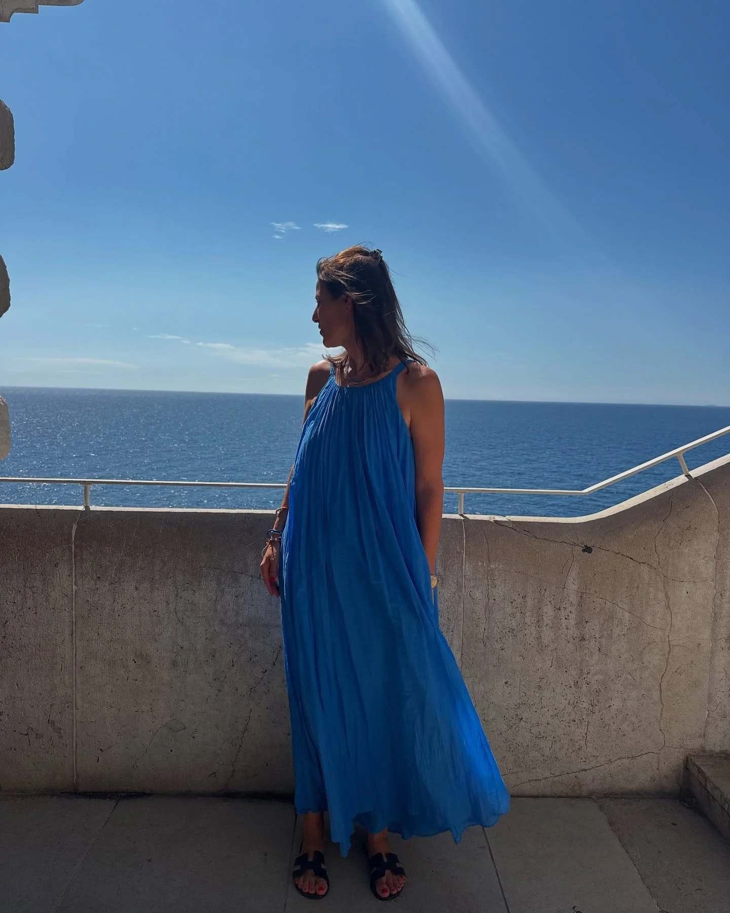 Auch wenn uns Monaco 🌴🛳️ nicht unbedingt soo interessiert hat, dachten wir, wenn wir schon hier sind, dann statten wir dem winzigen Stadtstaat einen Besuch ab. Und neben der traumhaften K&uuml;stenfahrt von Nizza nach Monaco gibt es auch noch ein g