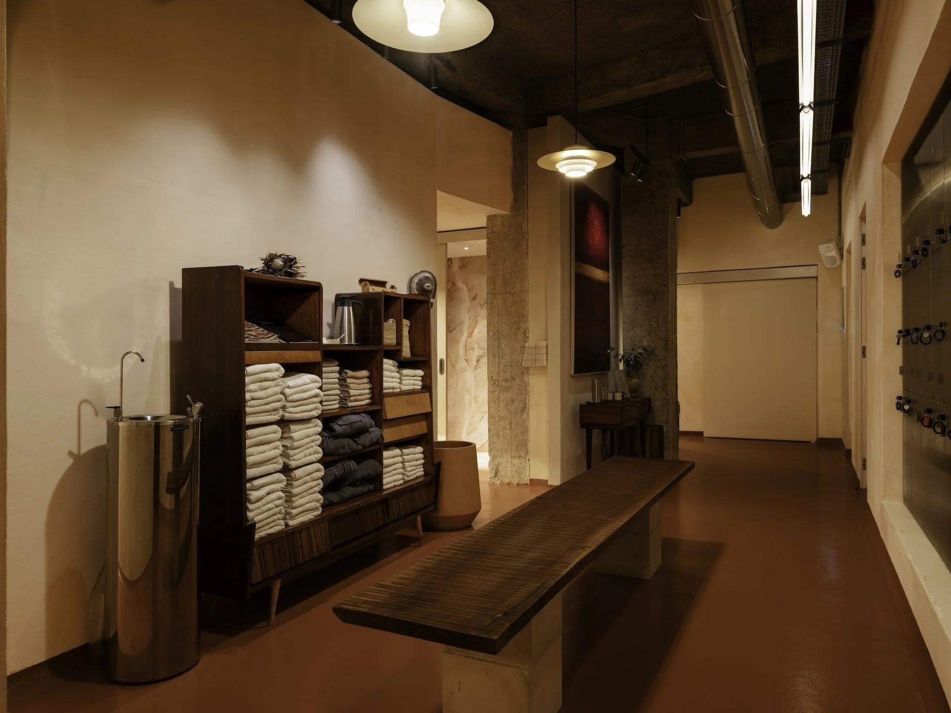 aimara_LNG-28-changing-room.jpg