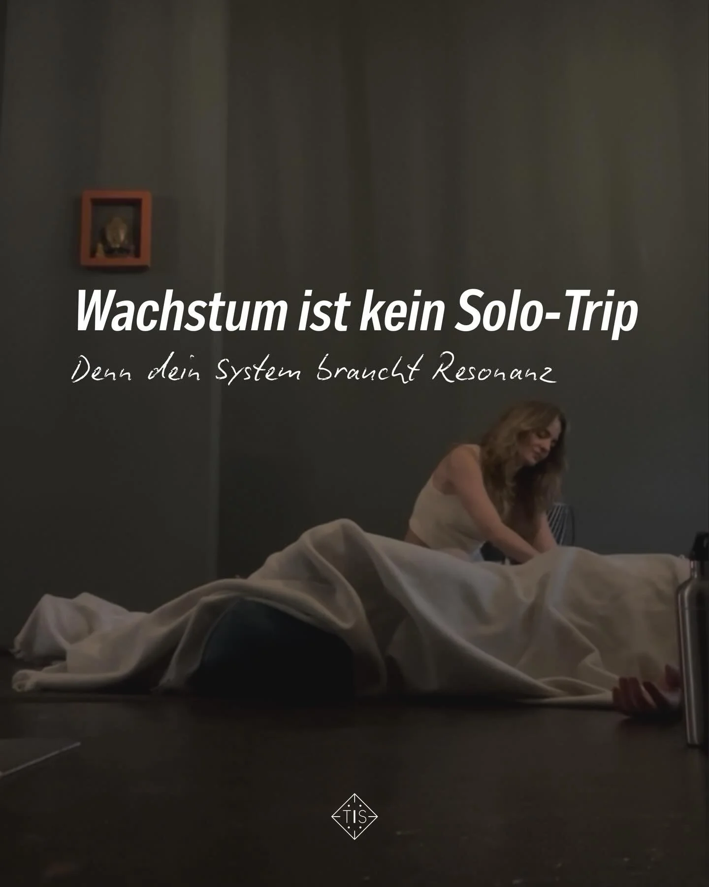 Wachstum braucht Raum.
Spiegelung.
Perspektivwechsel.
Ein sicheres Feld zum Testen &amp; Erleben.
Ein "Hier darf ich ausdr&uuml;cken &amp; sein, wie ich mich wirklich f&uuml;hle."

Pers&ouml;nlichkeits-ENT-wicklung, Erinnerung, Wachstum, Ve